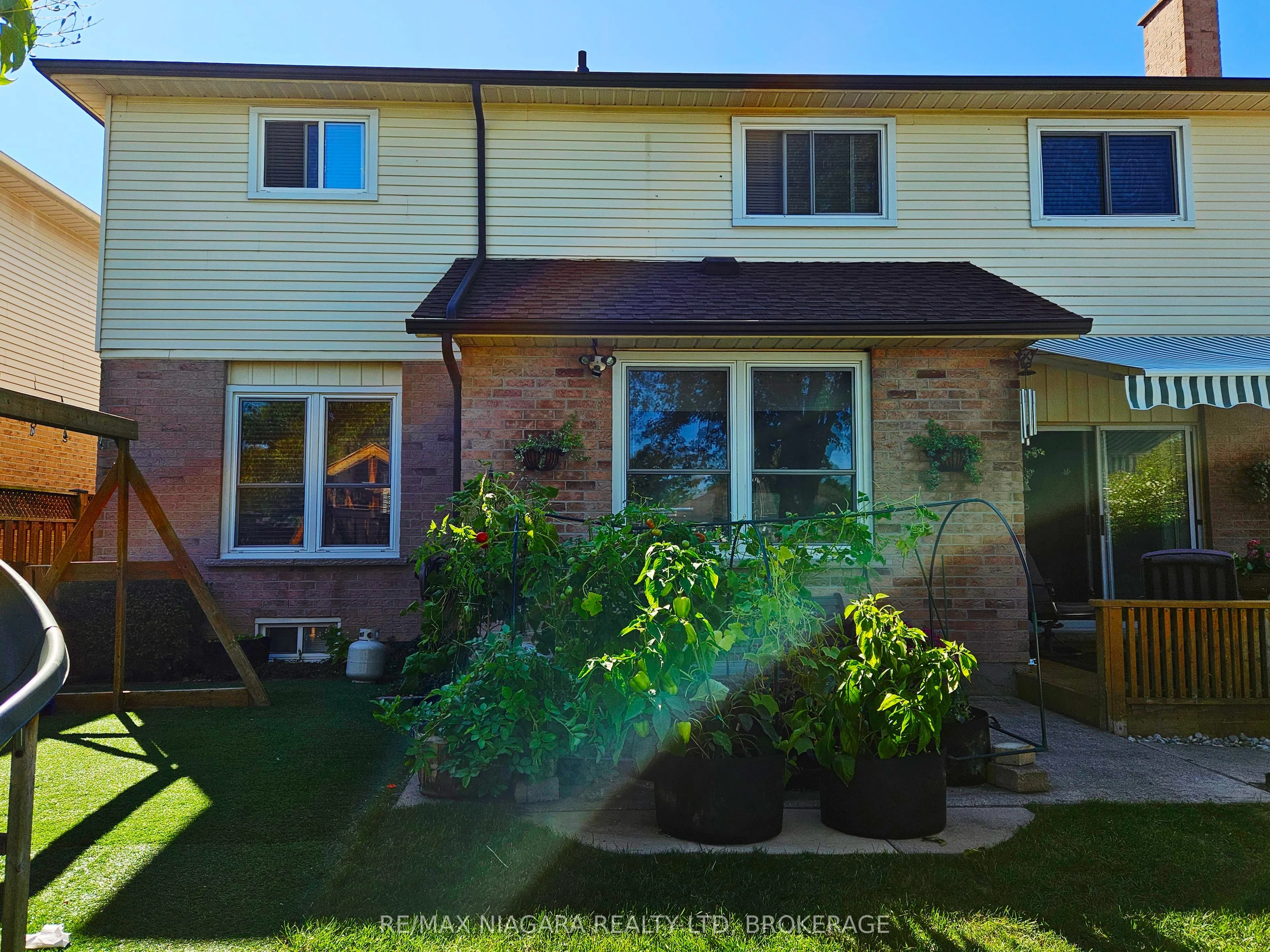 26 Strada Boulevard