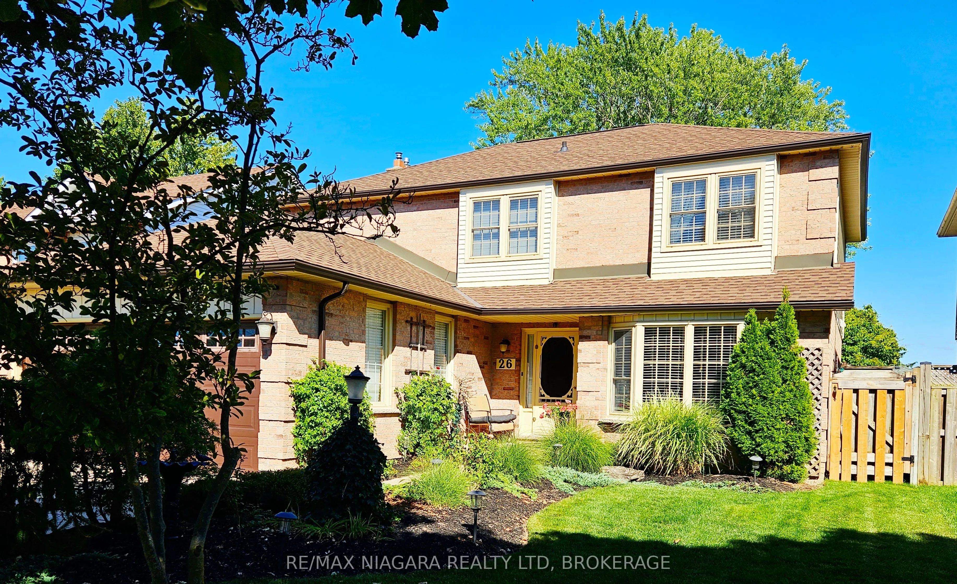 26 Strada Boulevard