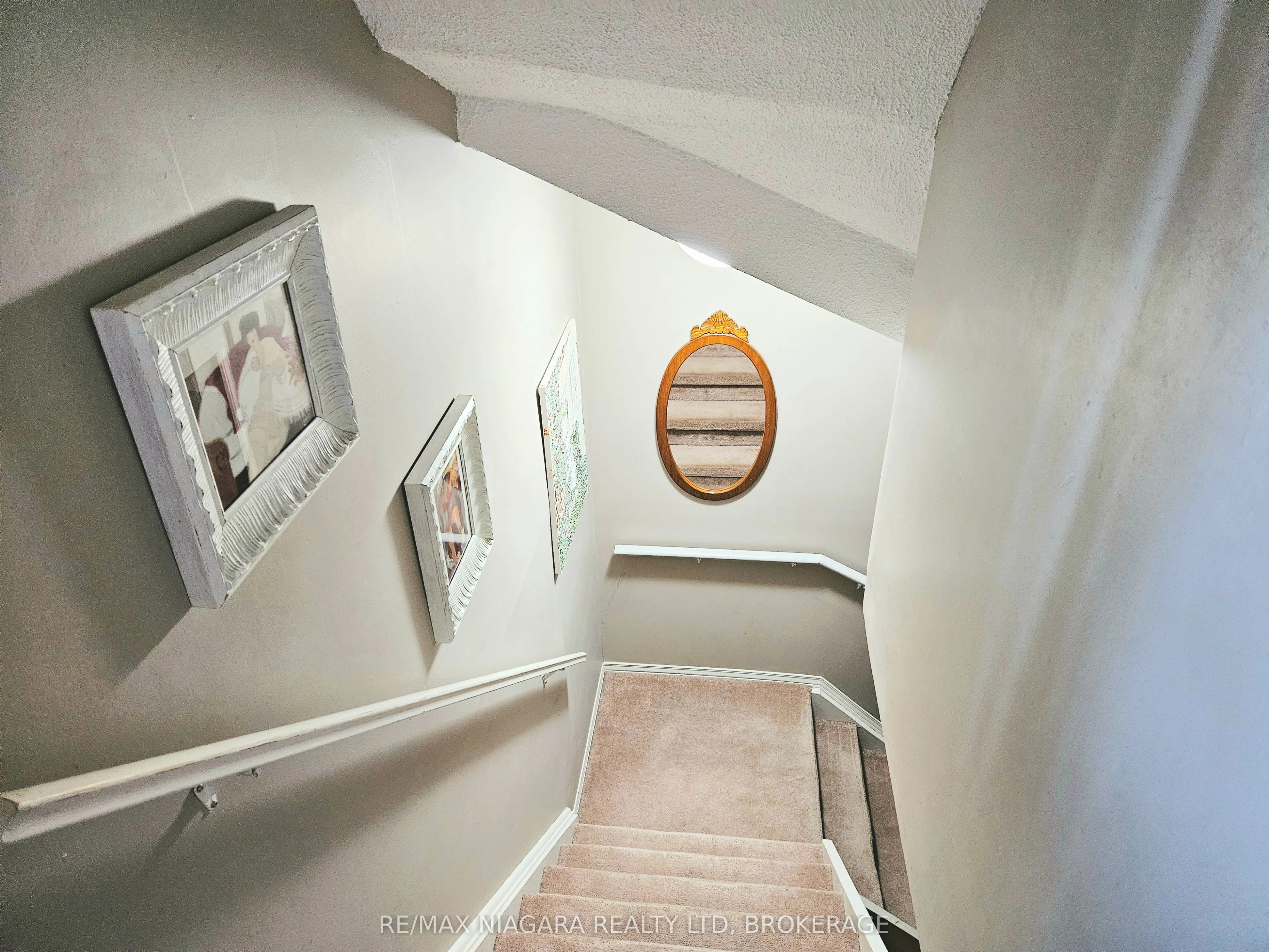 26 Strada Boulevard