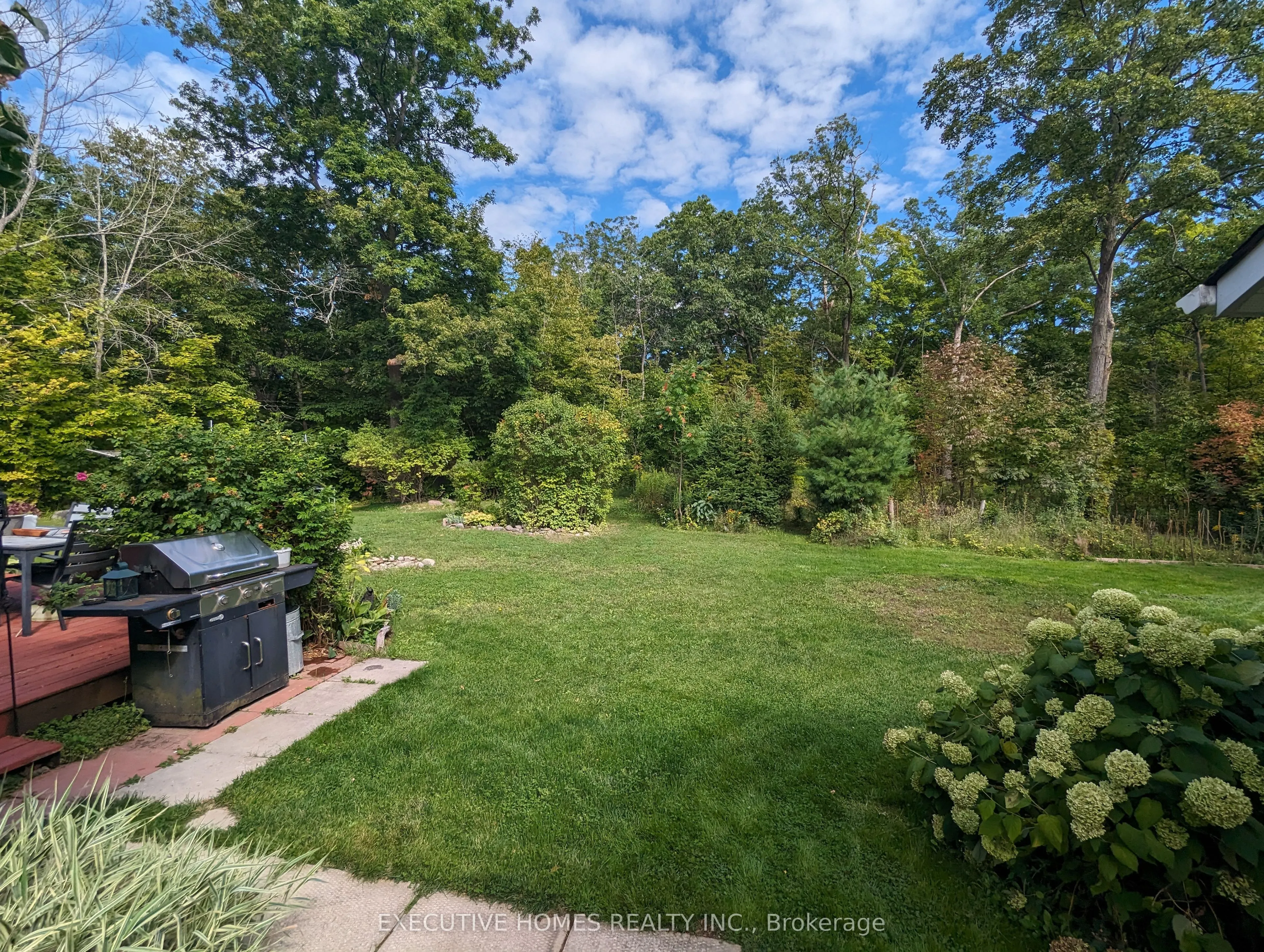 28 Woodlawn Drive