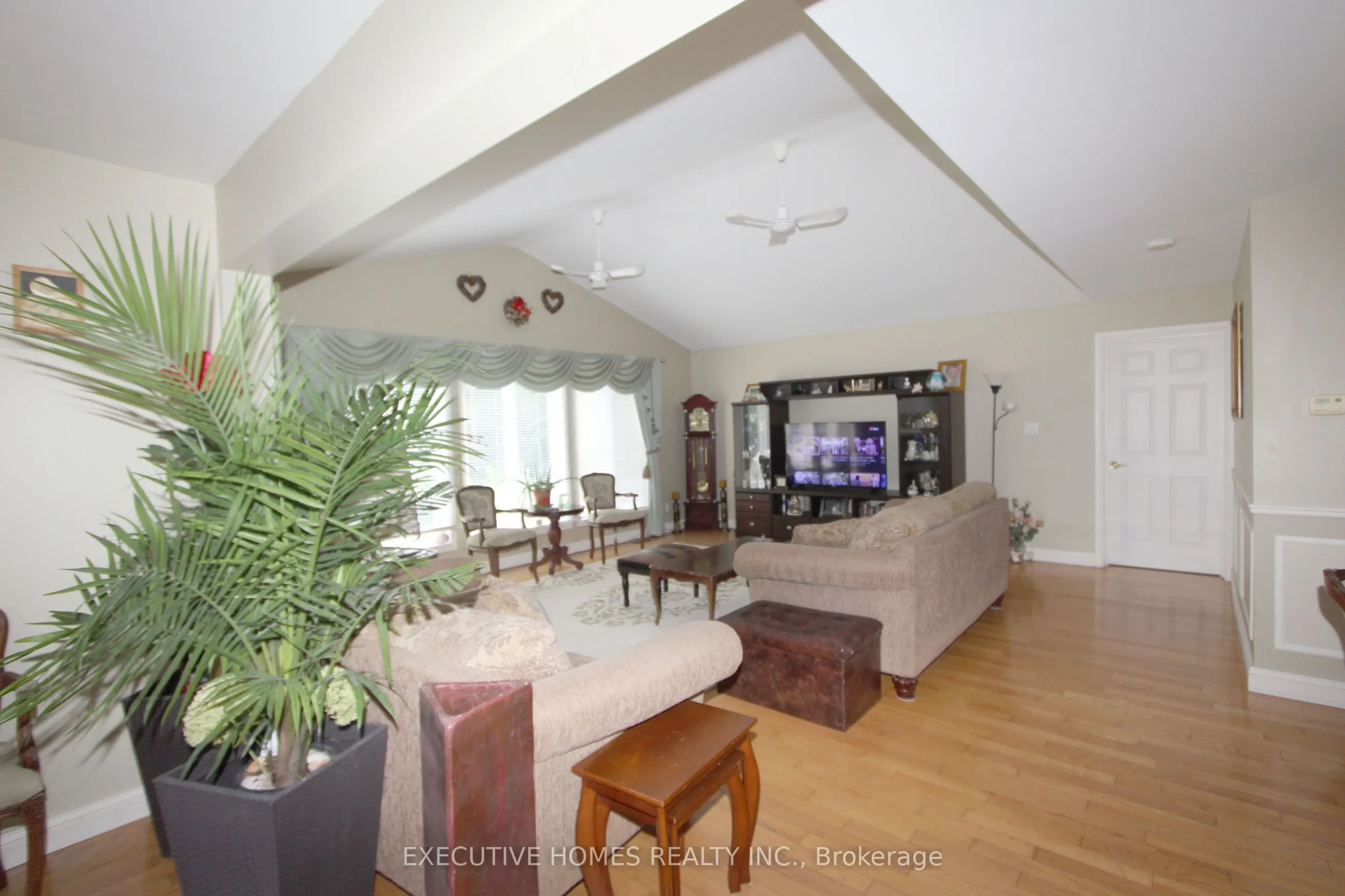 28 Woodlawn Drive