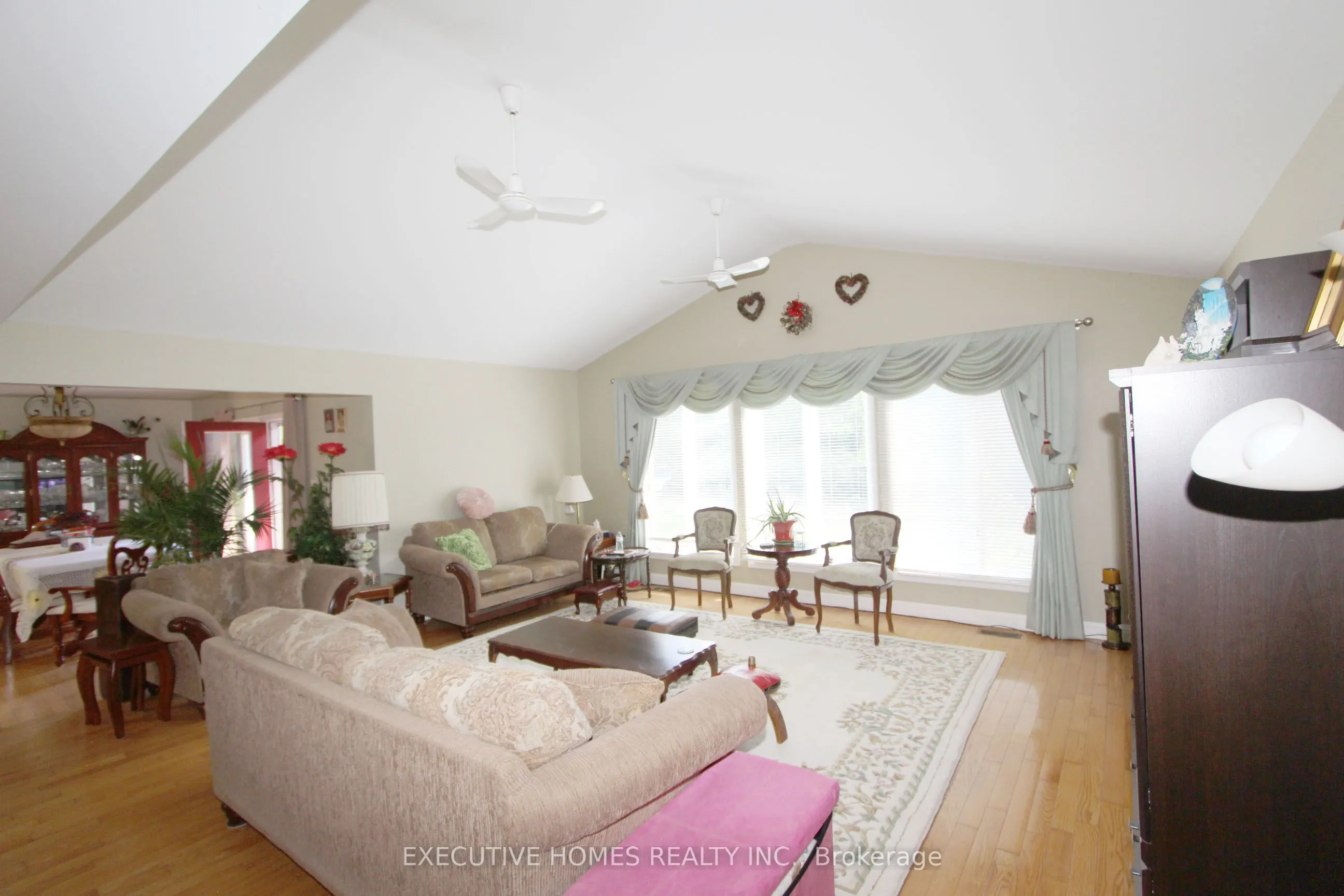 28 Woodlawn Drive