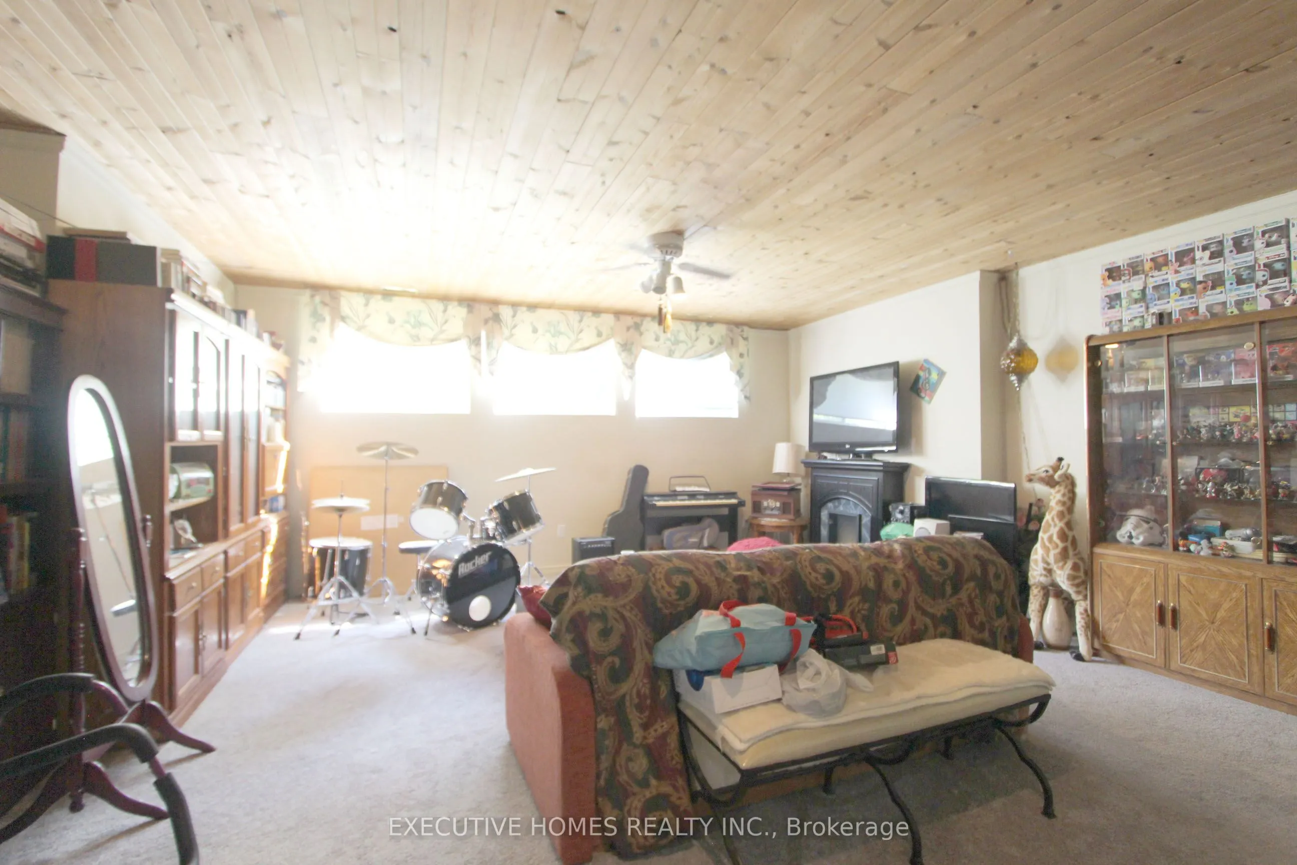28 Woodlawn Drive