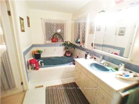 28 Woodlawn Drive