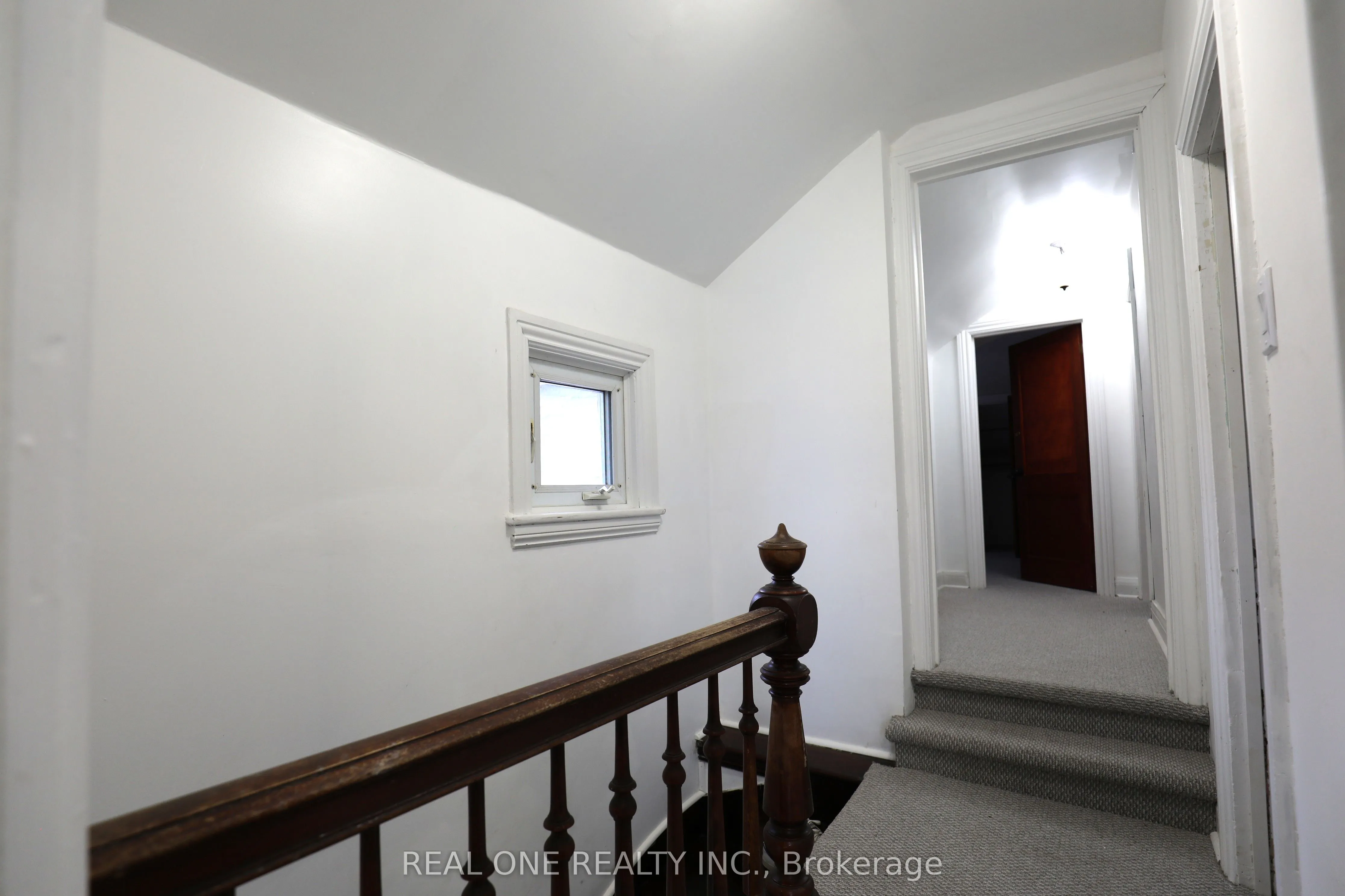148 Victoria Avenue N, #Upper level unit