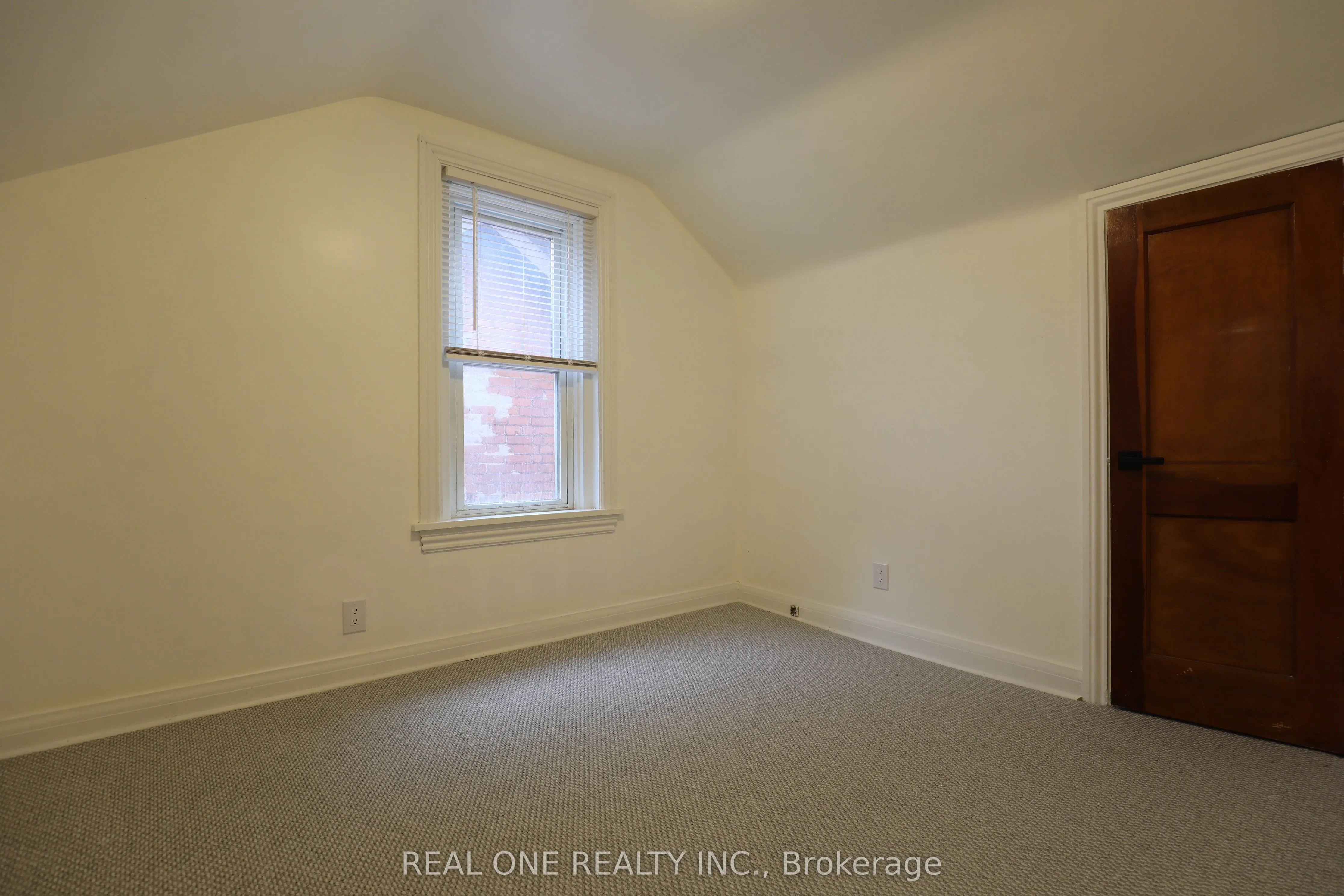 148 Victoria Avenue N, #Upper level unit