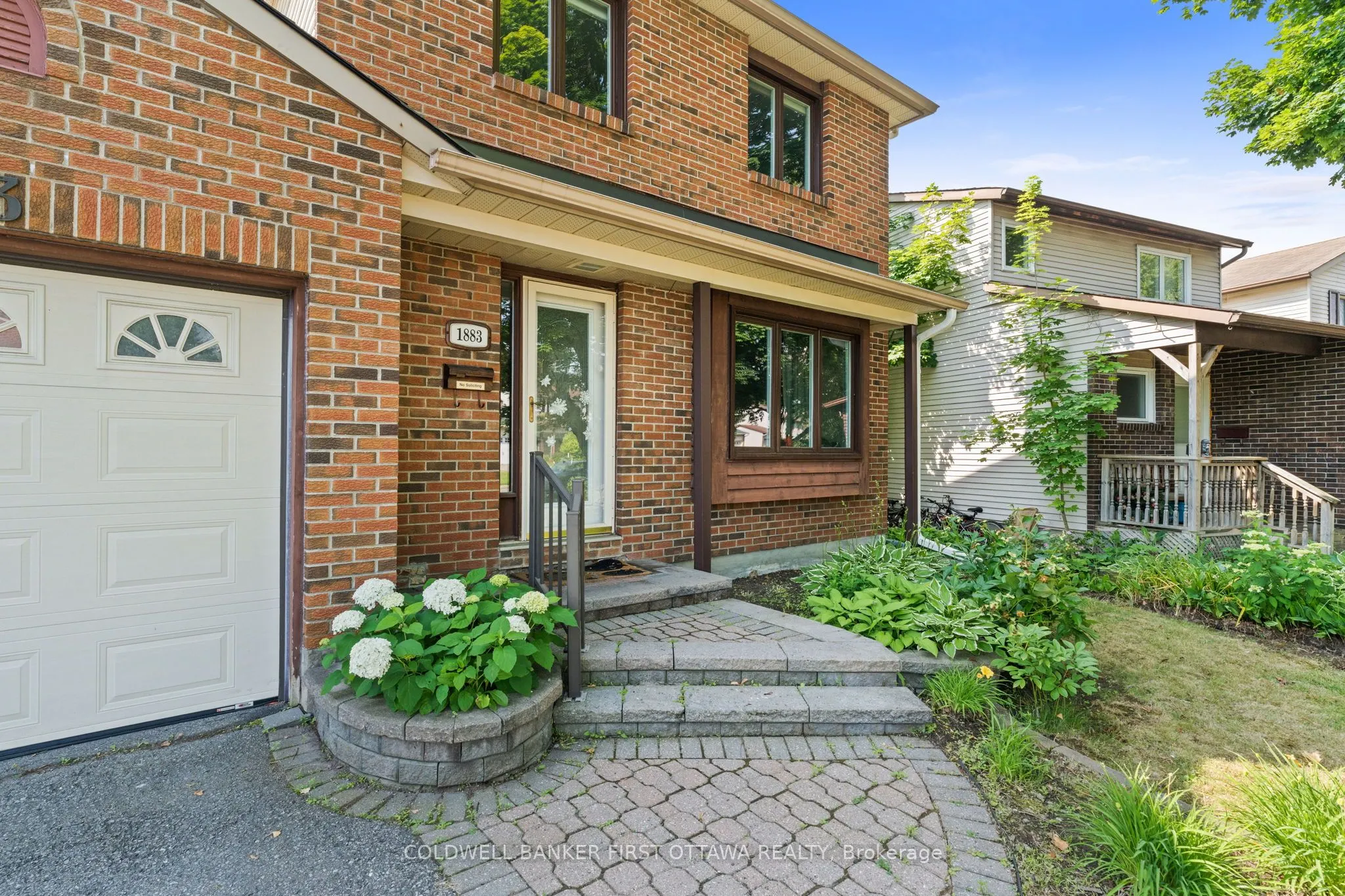 1883 DES PRAIRIES Avenue