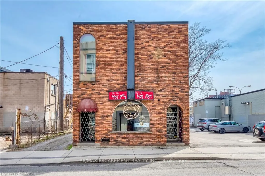 11 Walnut Street S