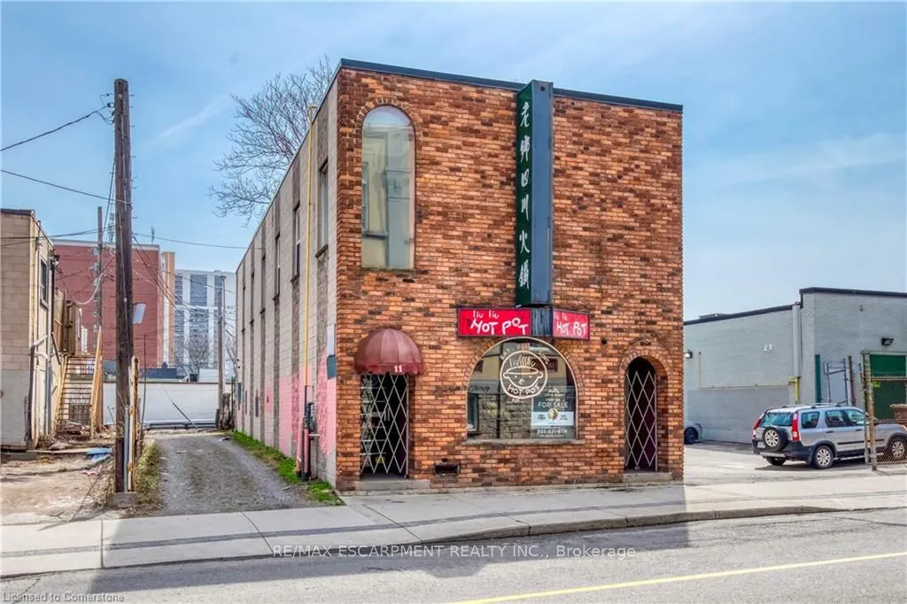 11 Walnut Street S