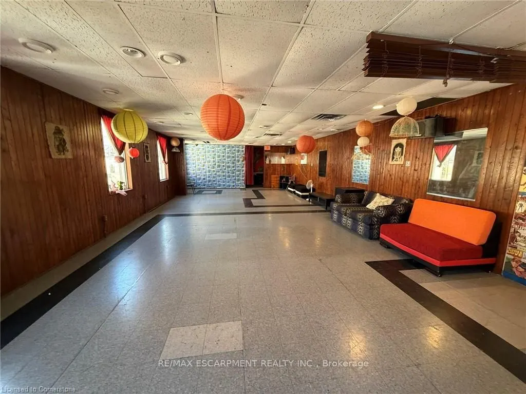 11 Walnut Street S