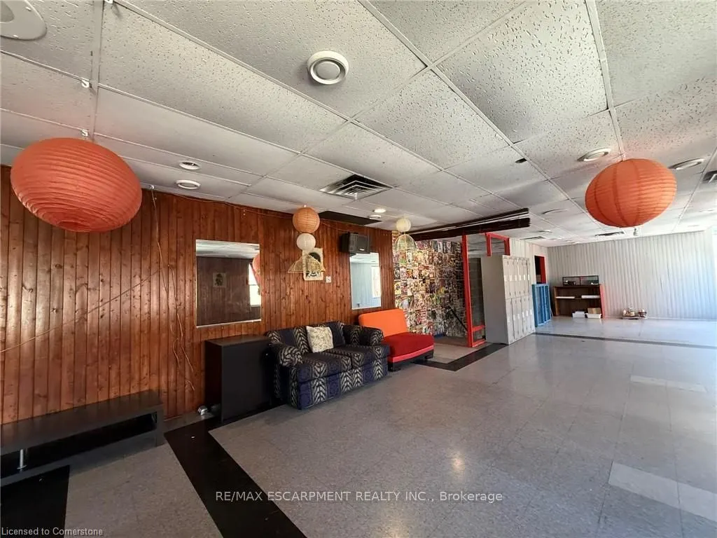 11 Walnut Street S