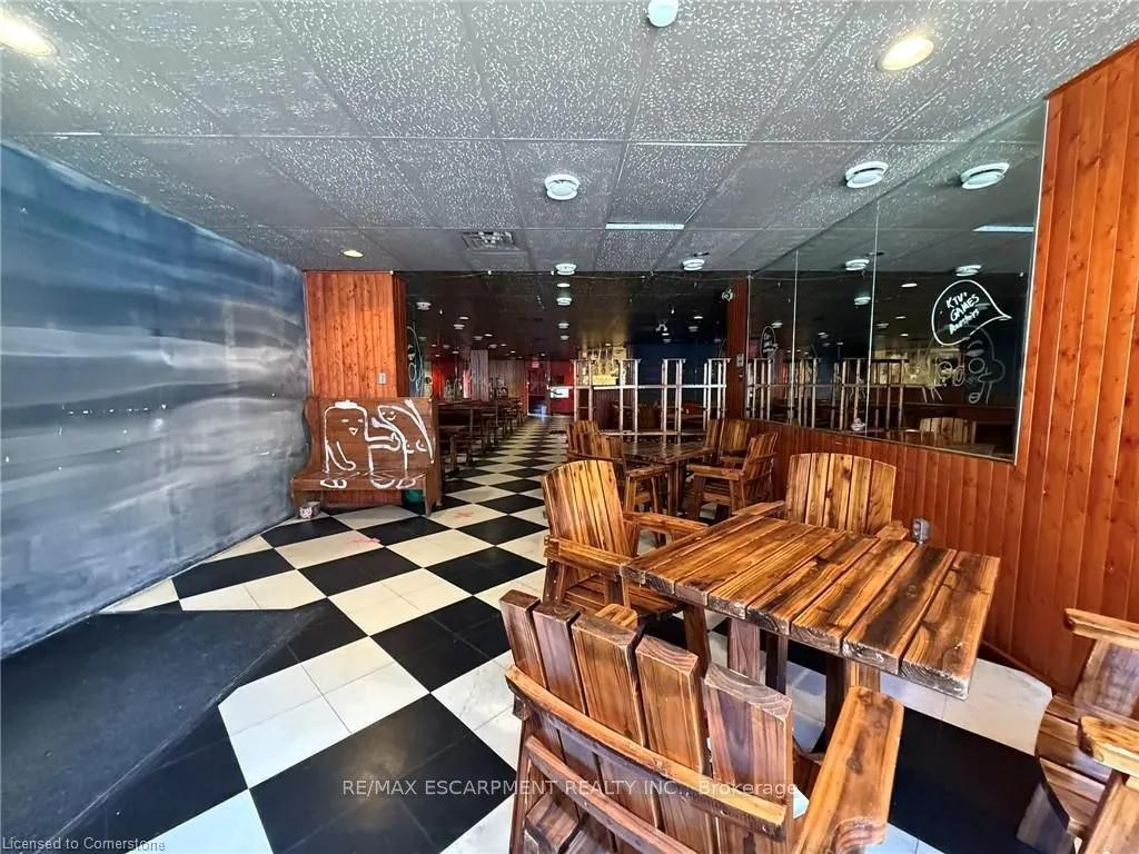11 Walnut Street S