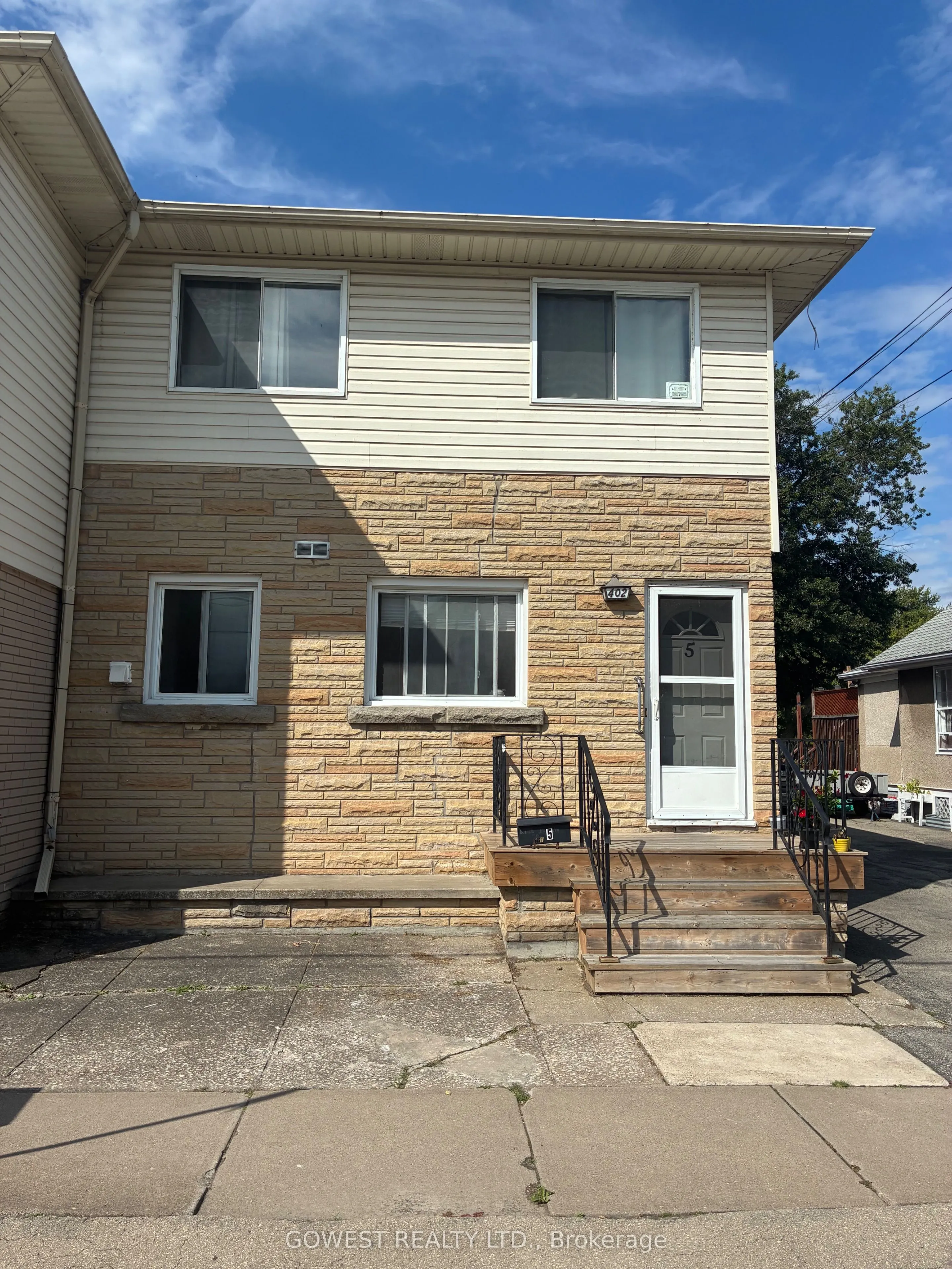 402 Fares Street, #5