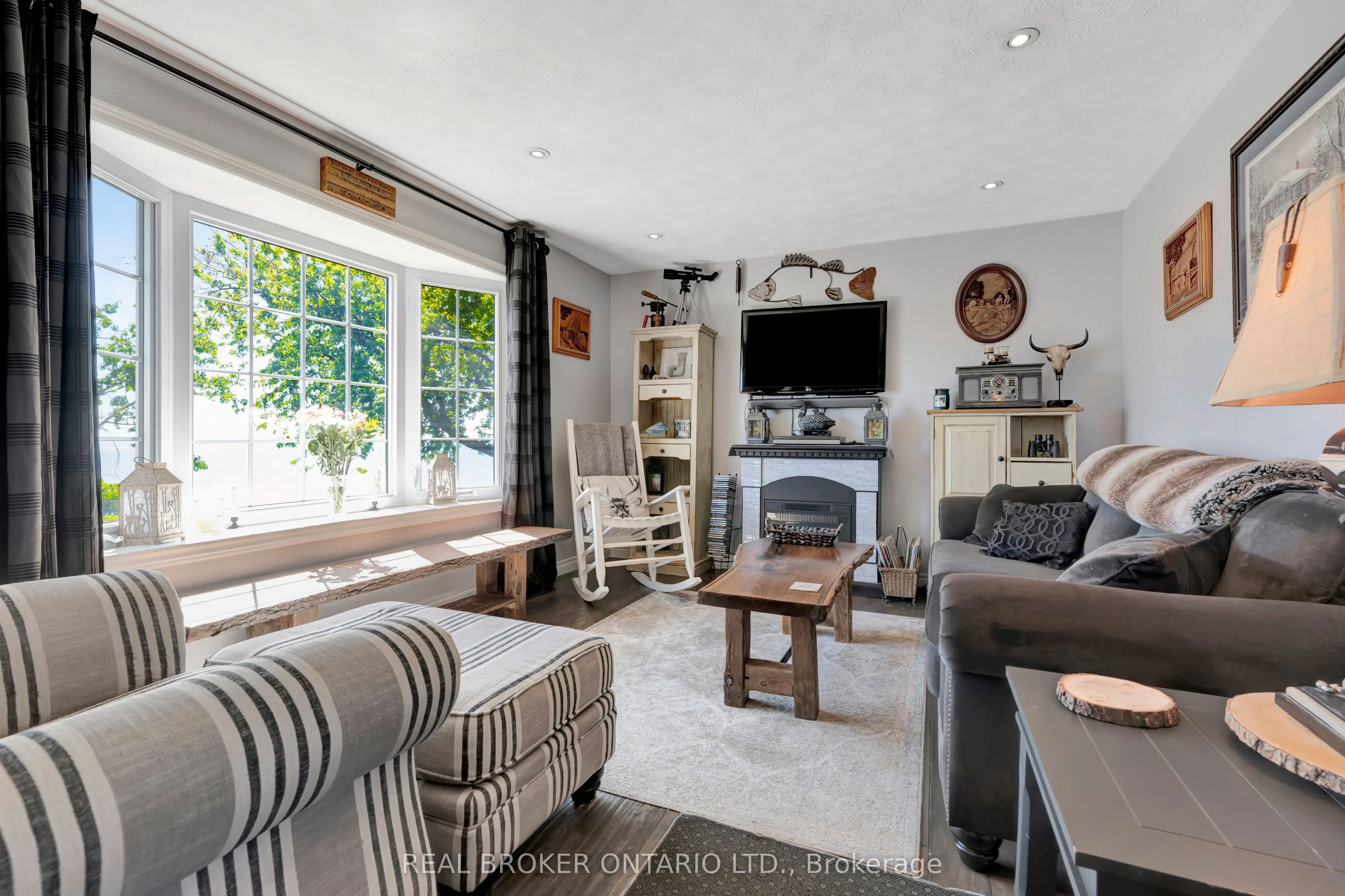 1697 Lakeshore Road