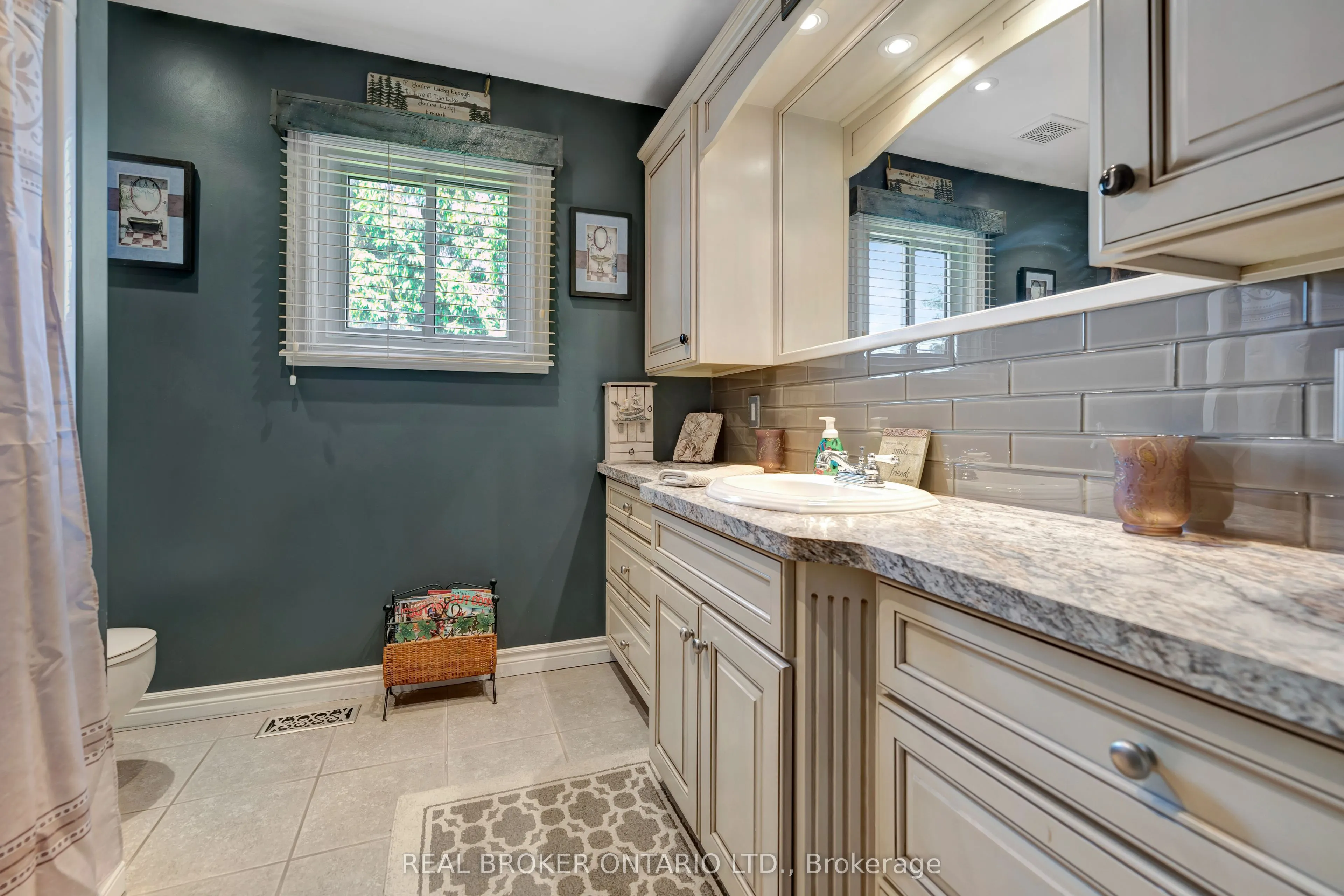 1697 Lakeshore Road