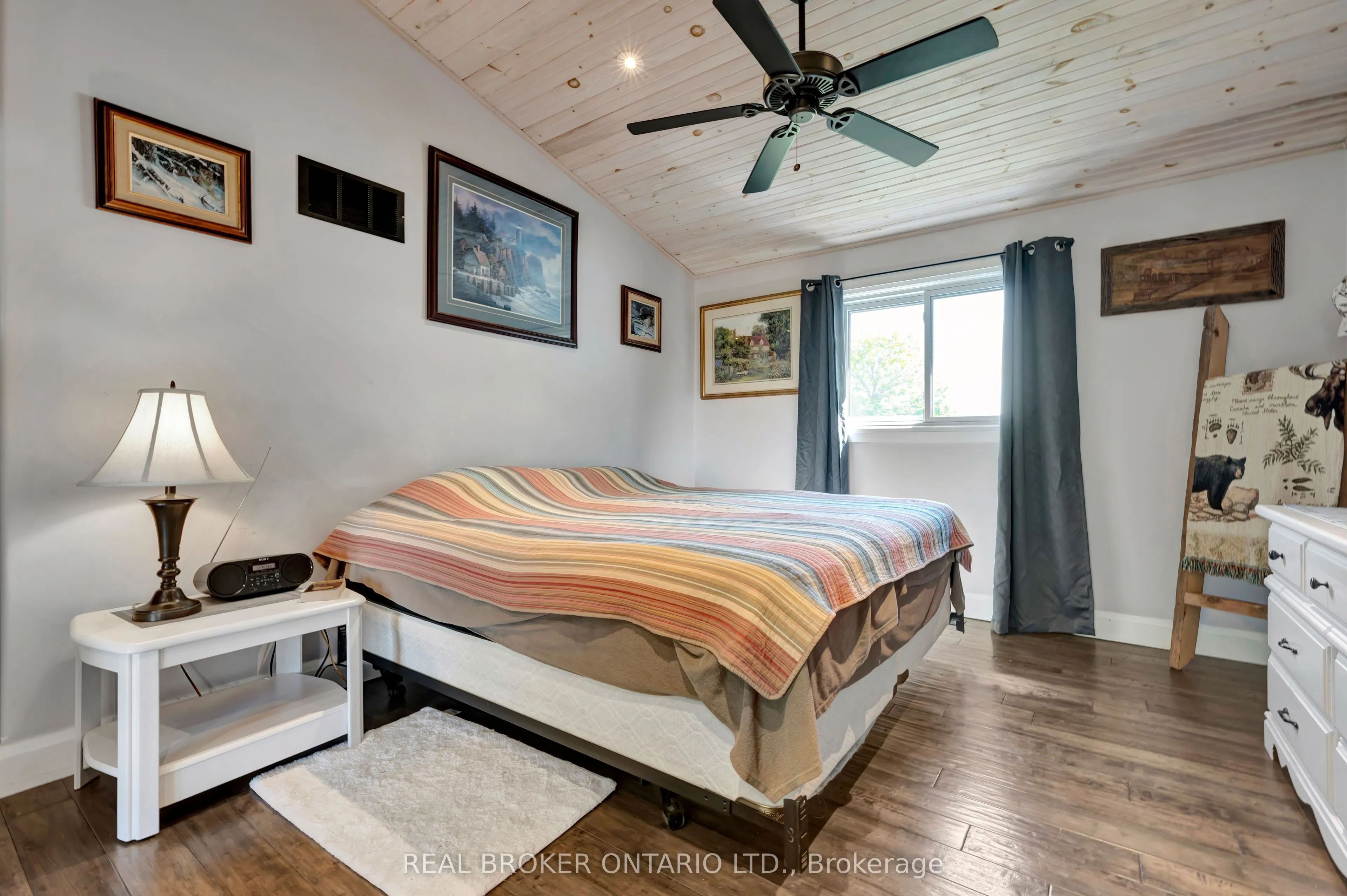 1697 Lakeshore Road