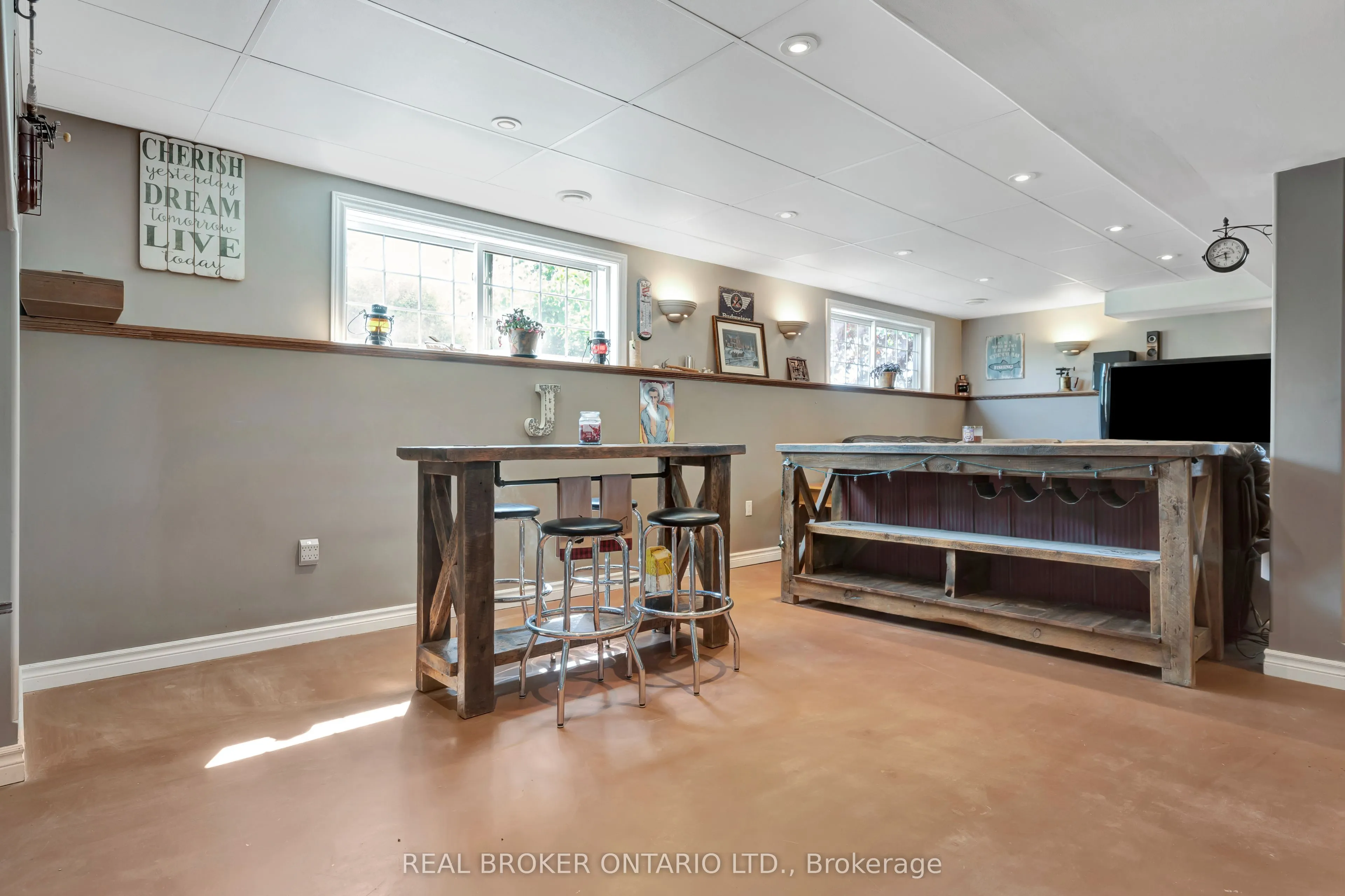 1697 Lakeshore Road