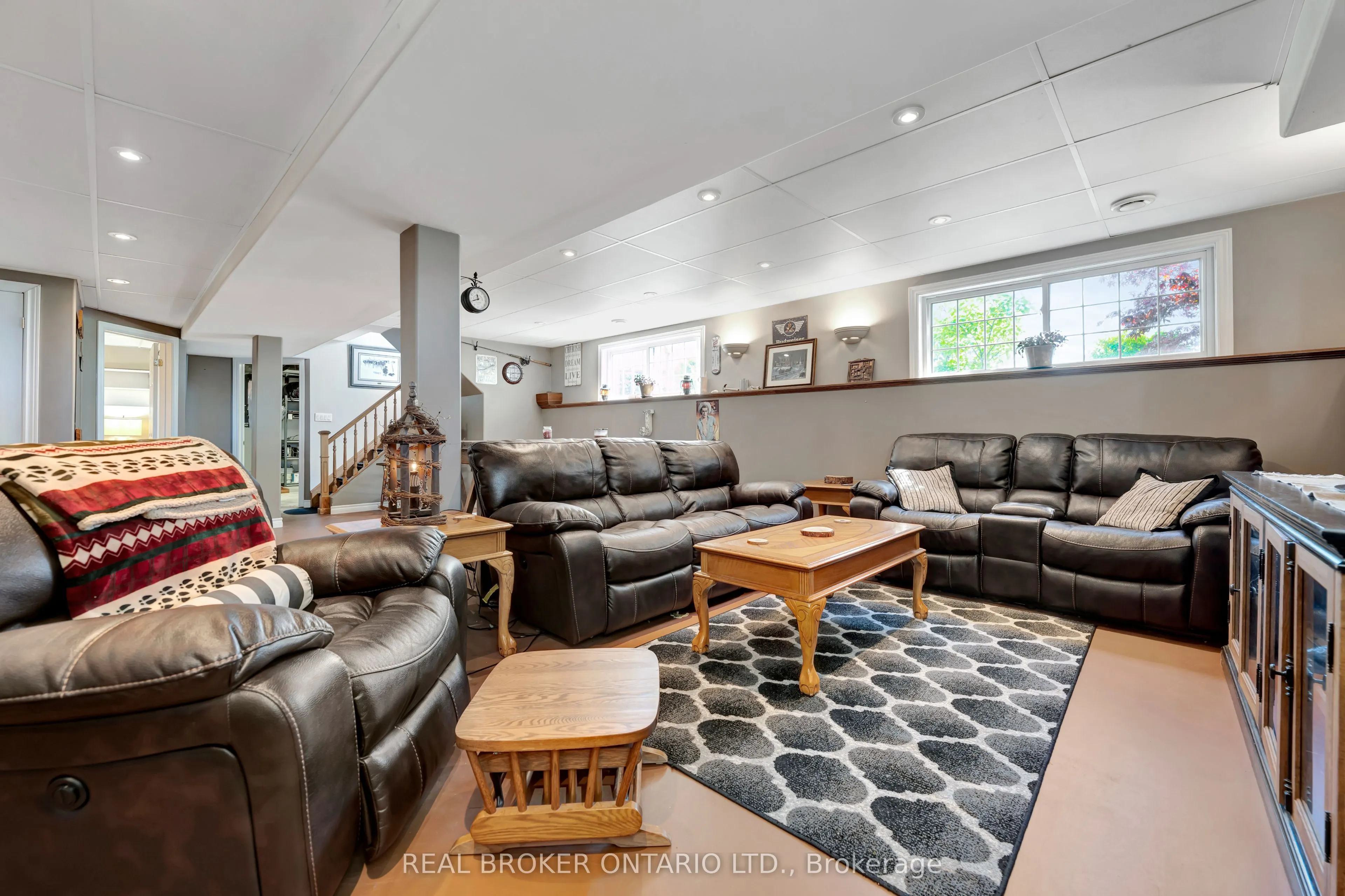 1697 Lakeshore Road