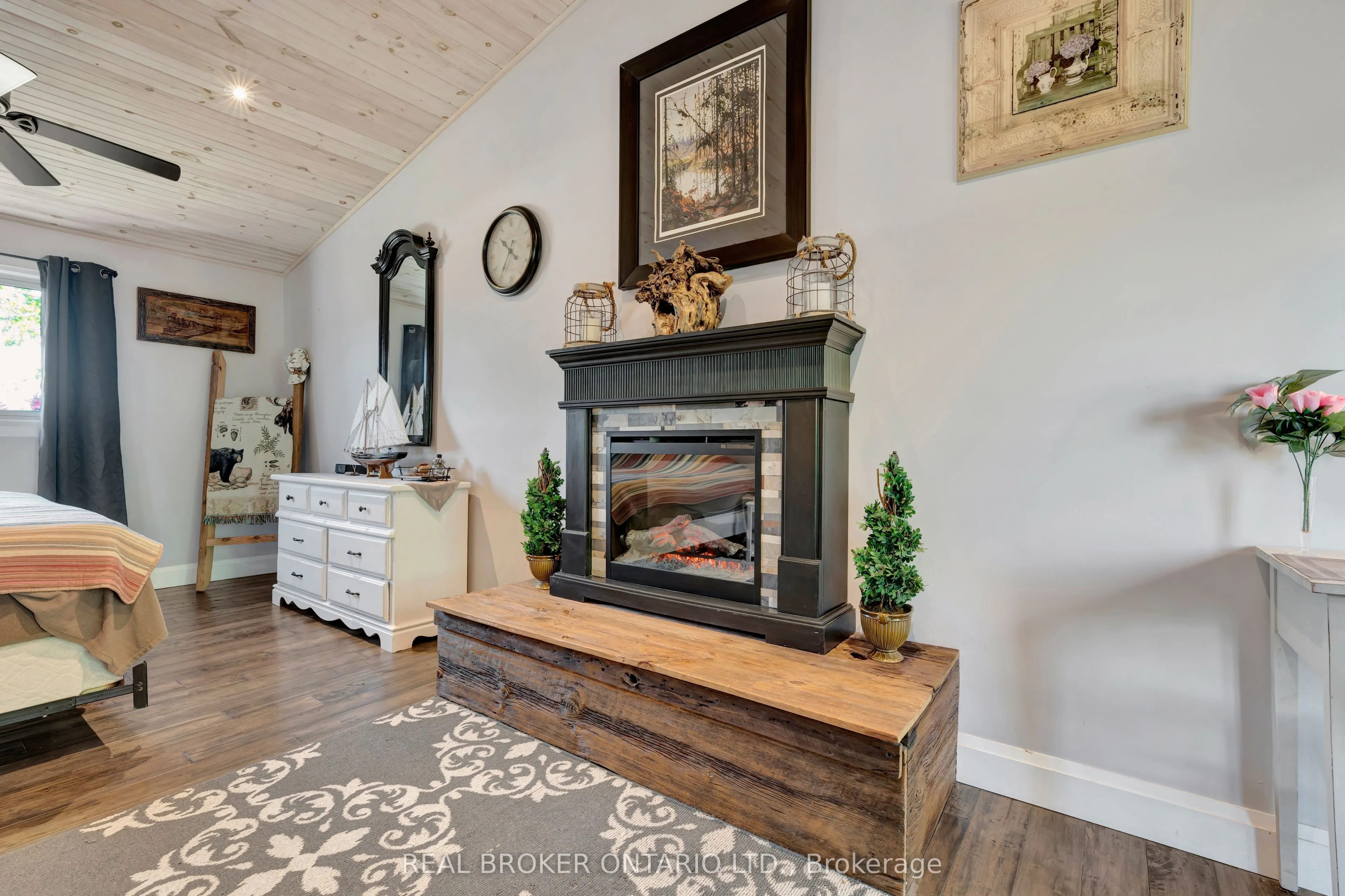 1697 Lakeshore Road
