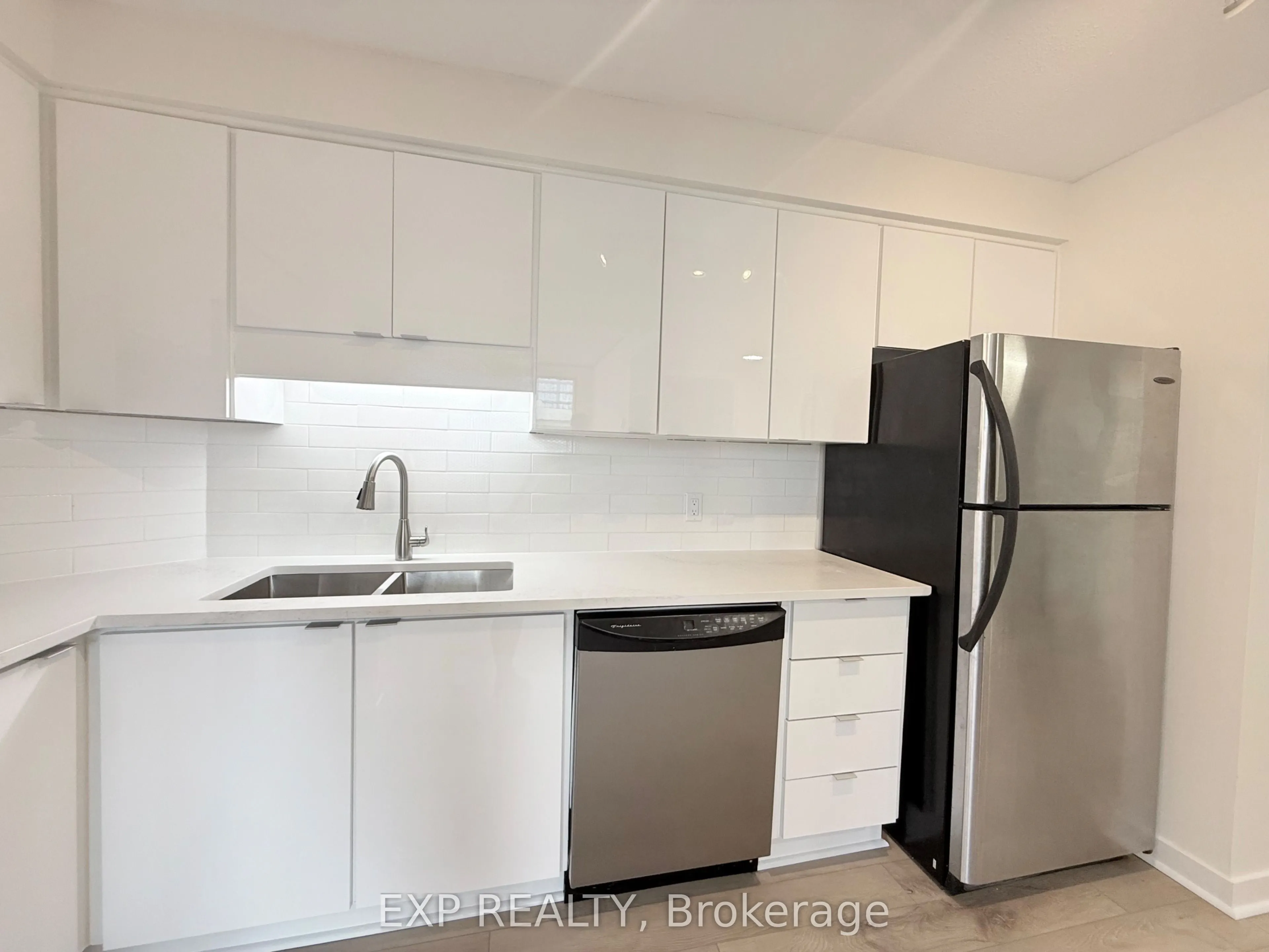 470 Laurier Avenue W, #2102