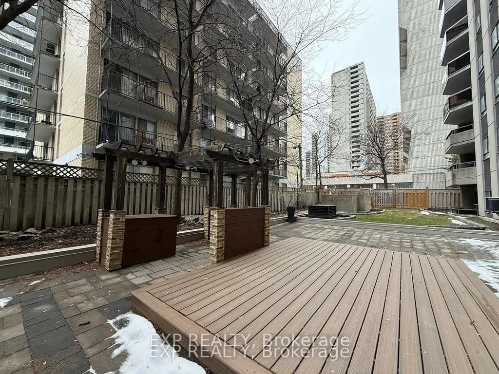 470 Laurier Avenue W, #2102