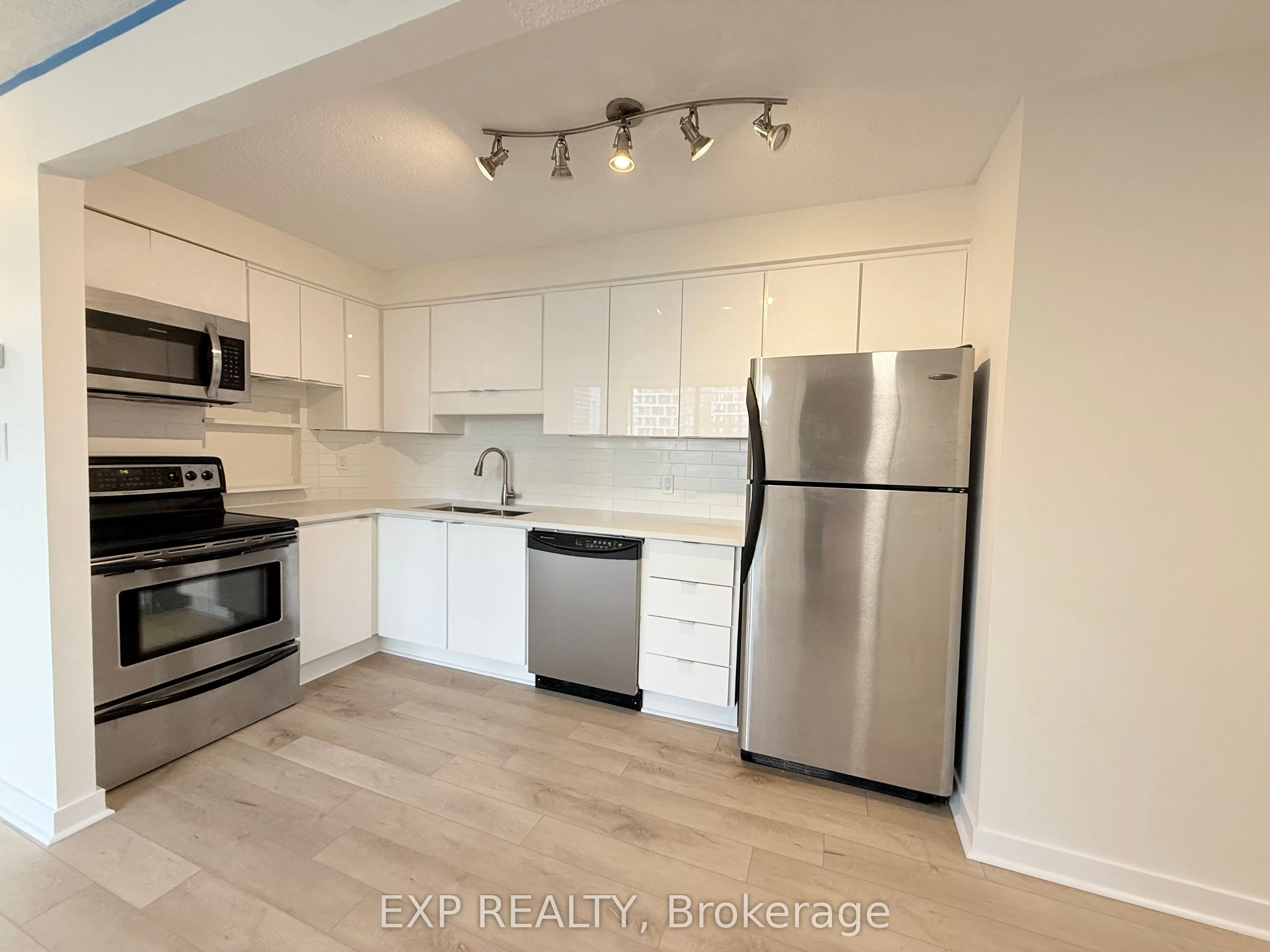 470 Laurier Avenue W, #2102