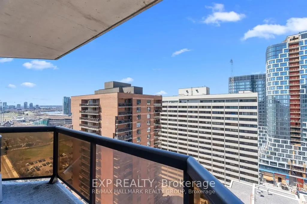470 Laurier Avenue W, #2102