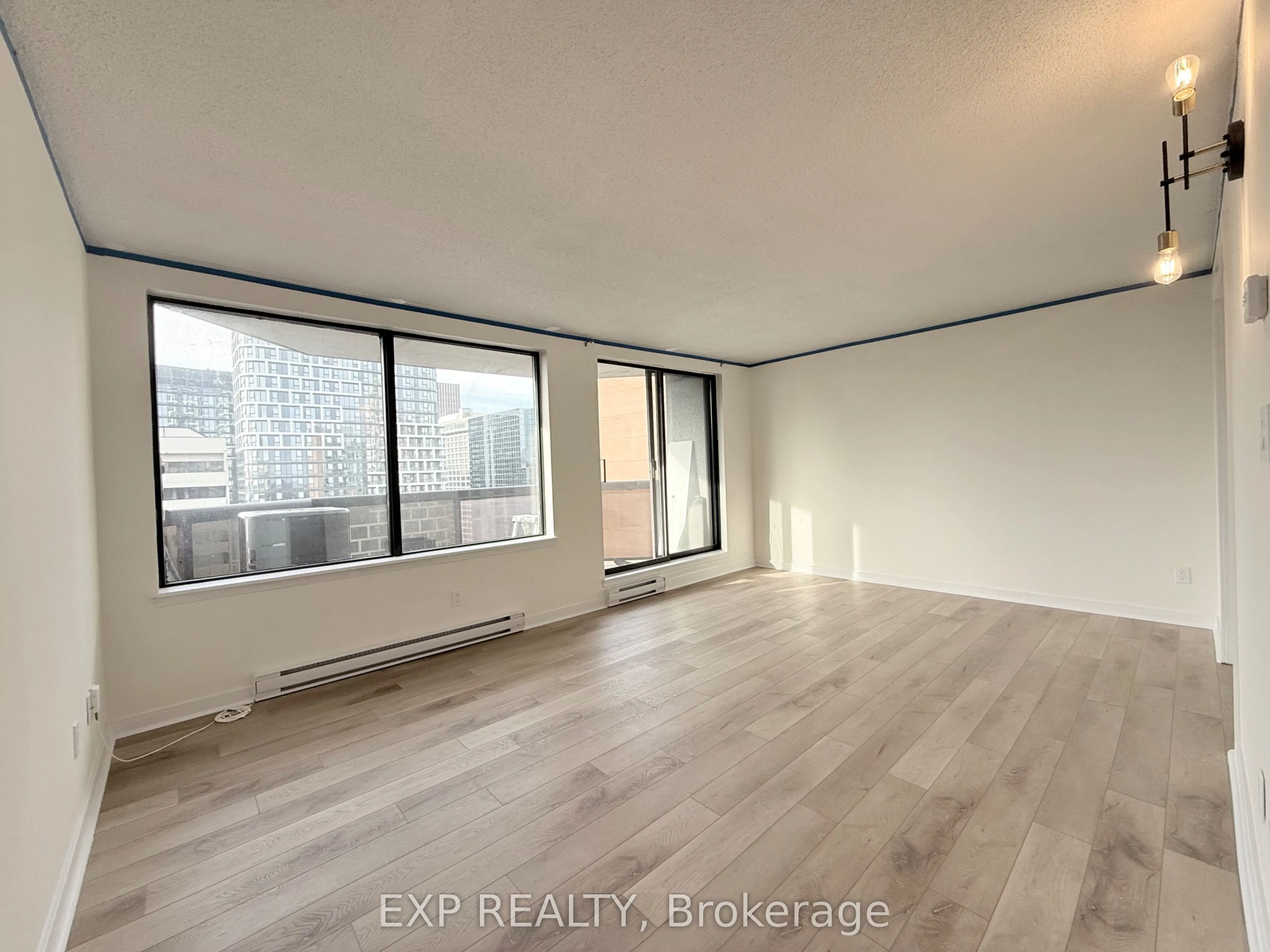 470 Laurier Avenue W, #2102