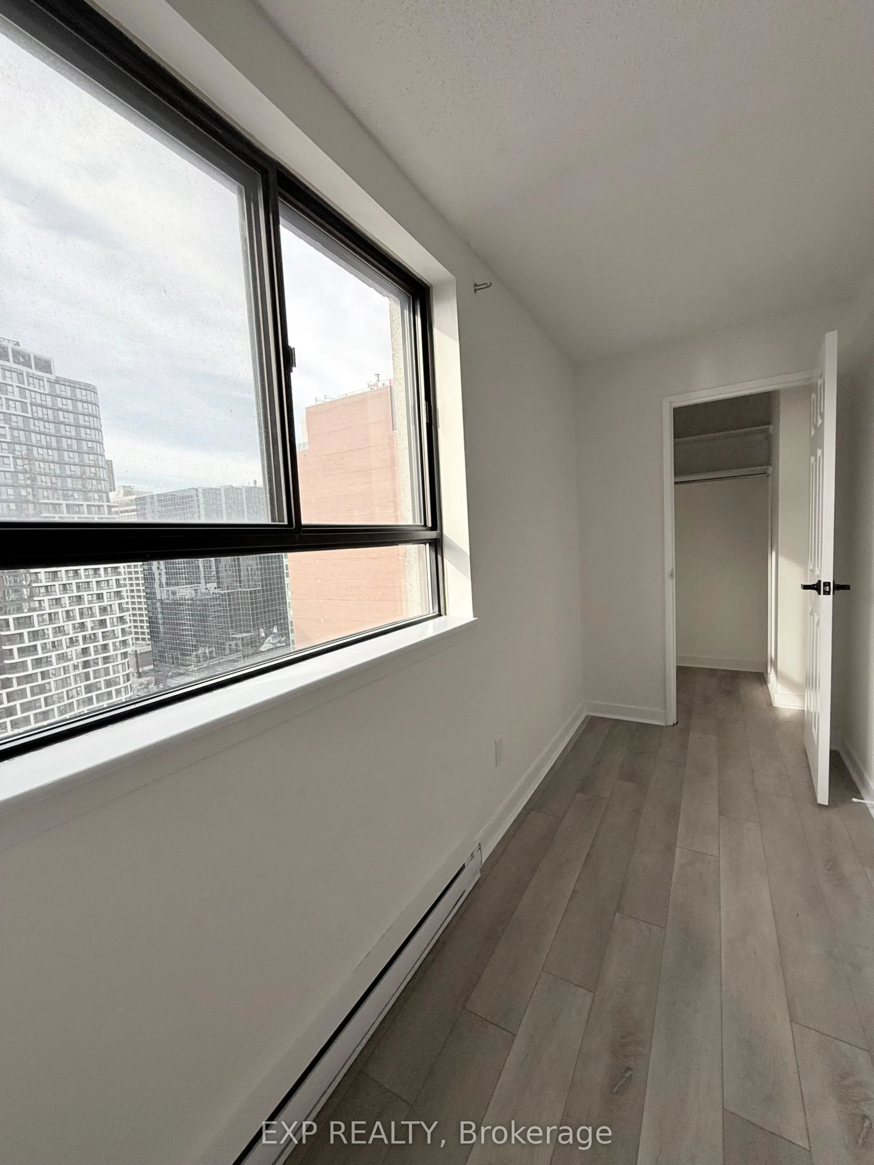 470 Laurier Avenue W, #2102