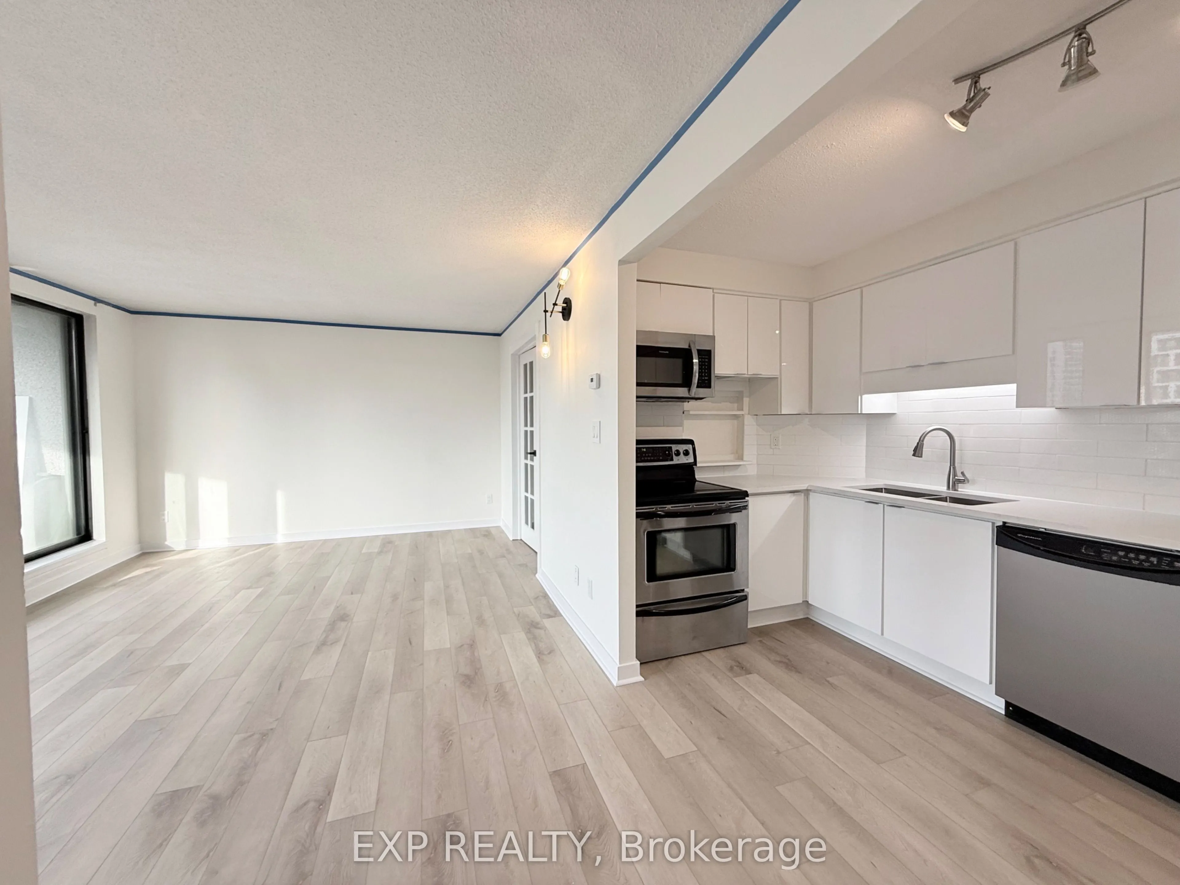 470 Laurier Avenue W, #2102