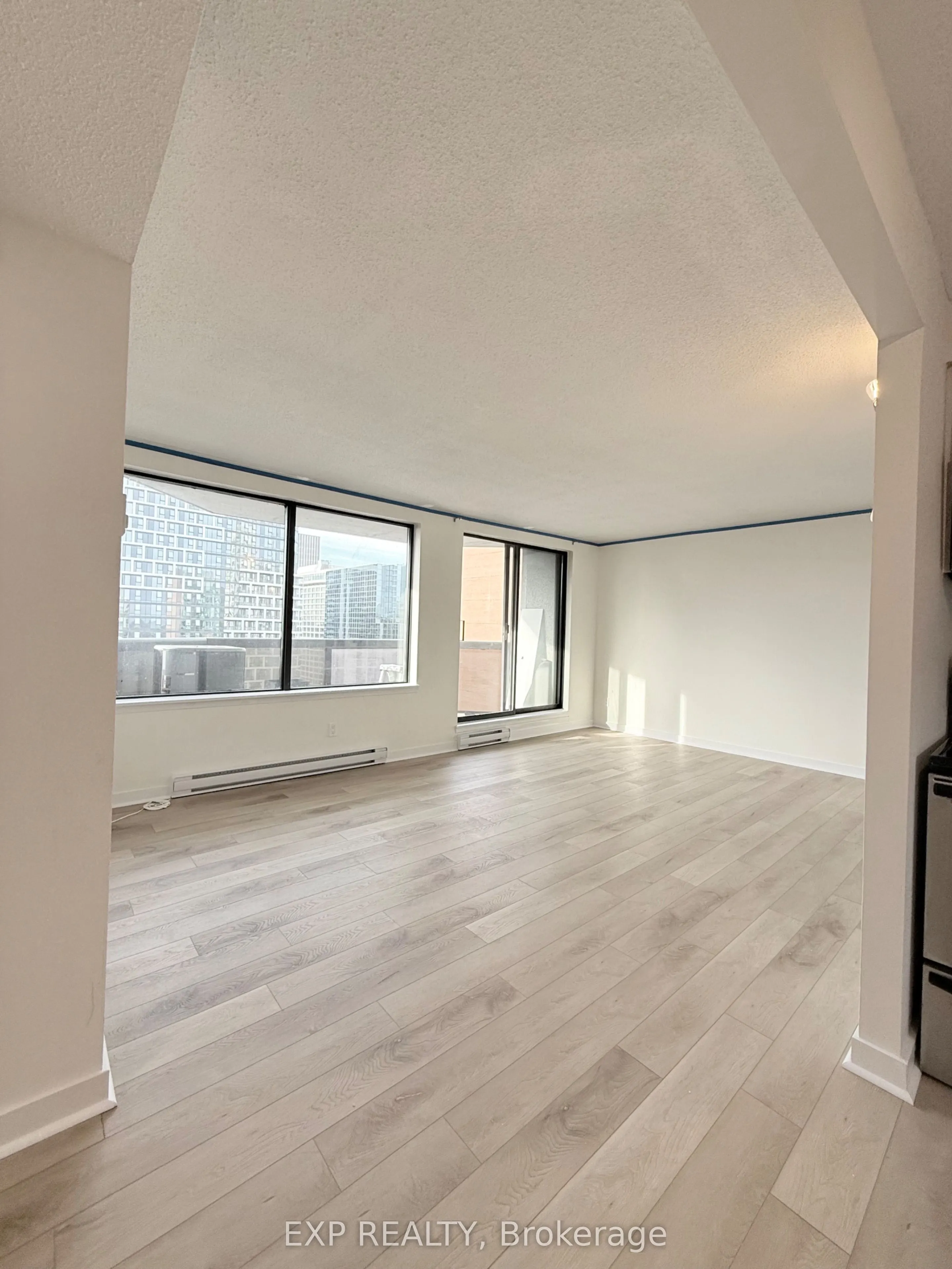 470 Laurier Avenue W, #2102