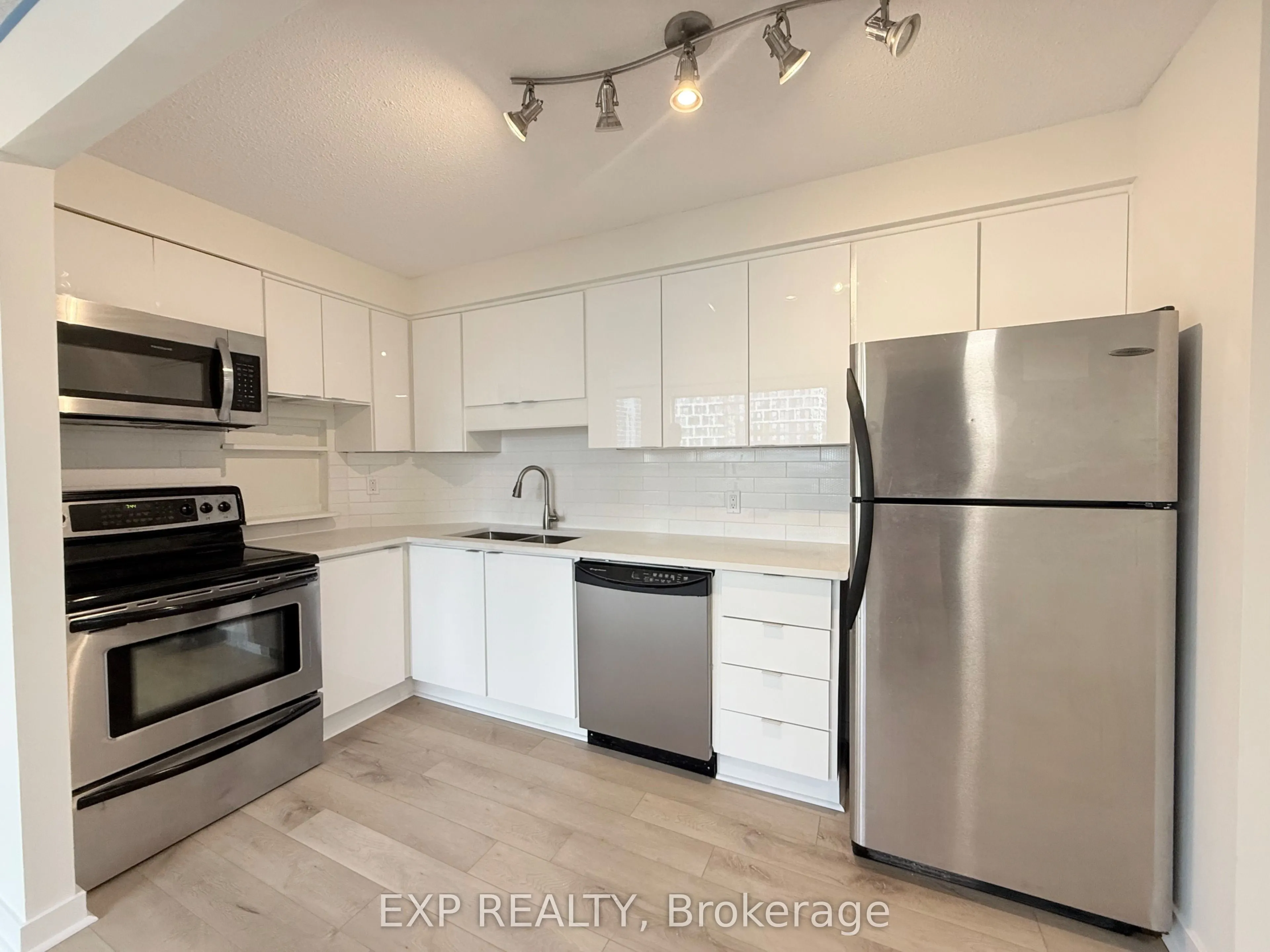 470 Laurier Avenue W, #2102