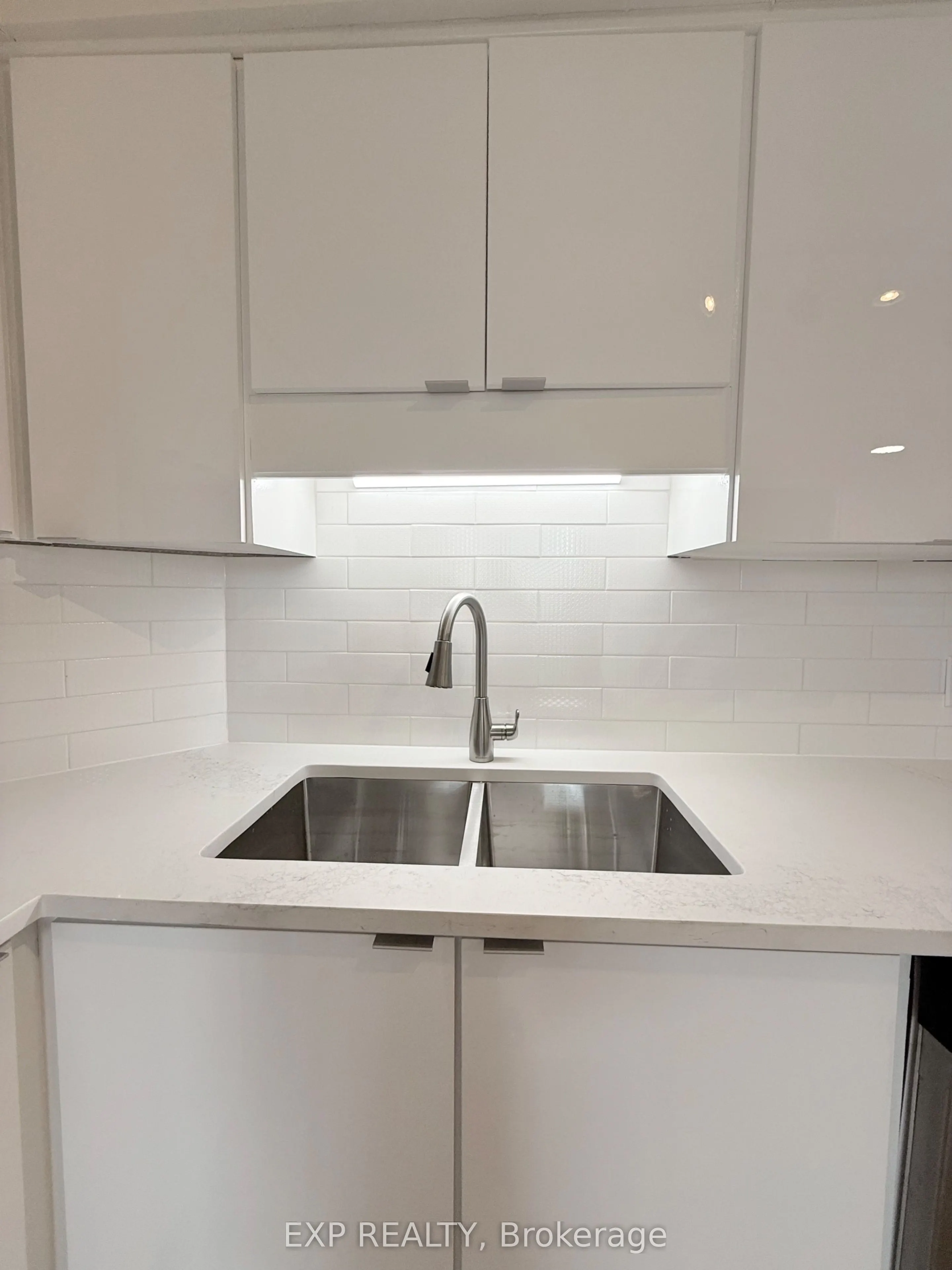 470 Laurier Avenue W, #2102
