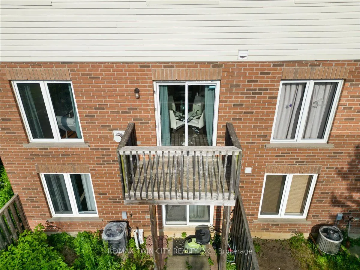 250 Ainslie Street S, #48