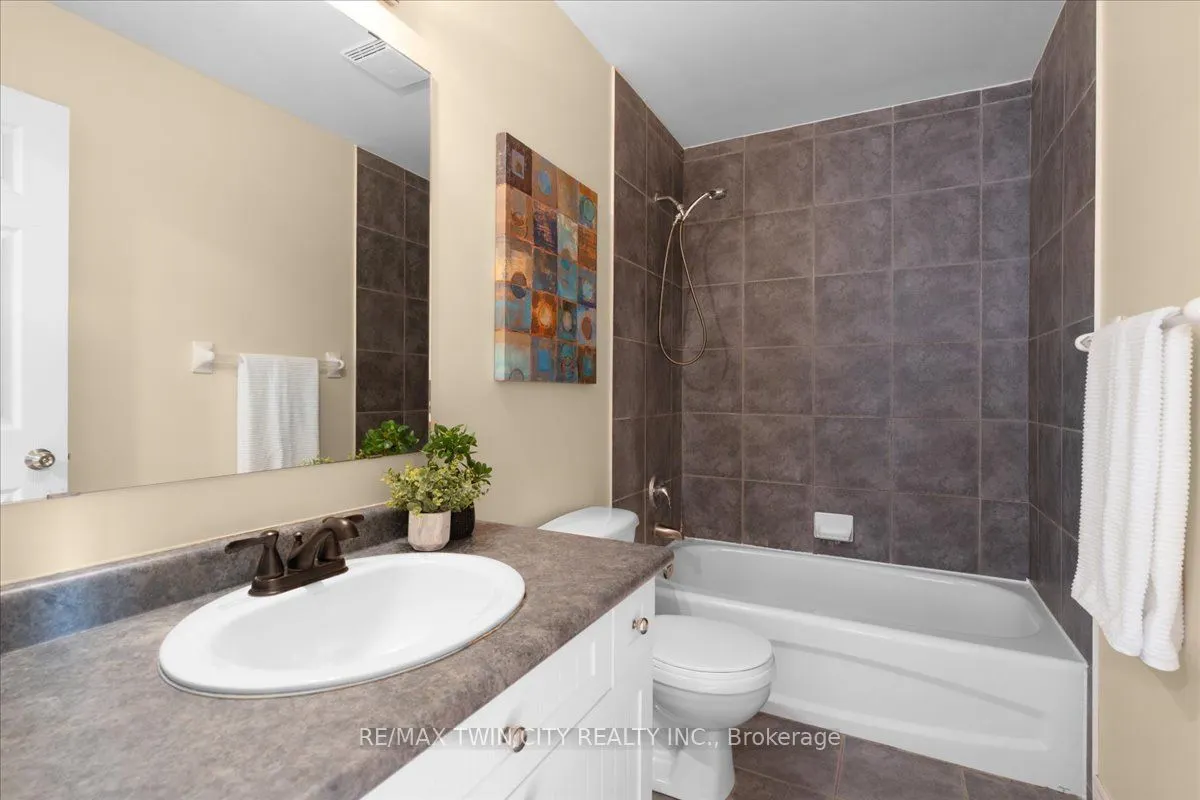 250 Ainslie Street S, #48