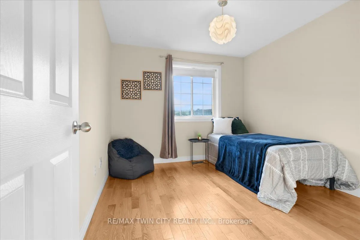 250 Ainslie Street S, #48