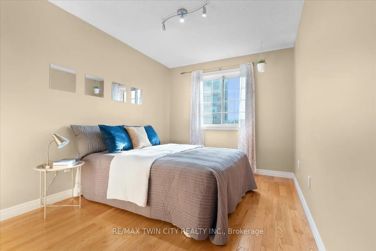 250 Ainslie Street S, #48