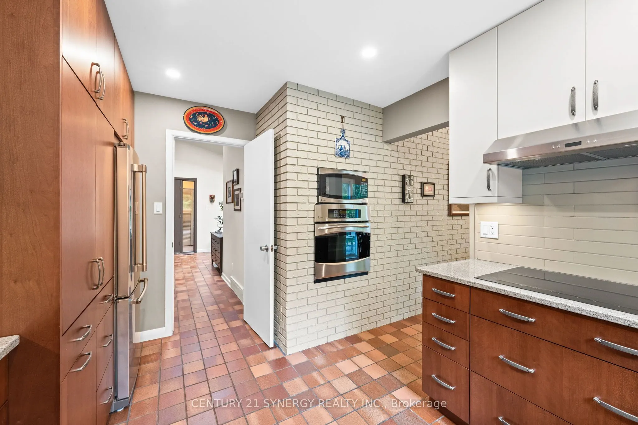 5984 Third Line Road N