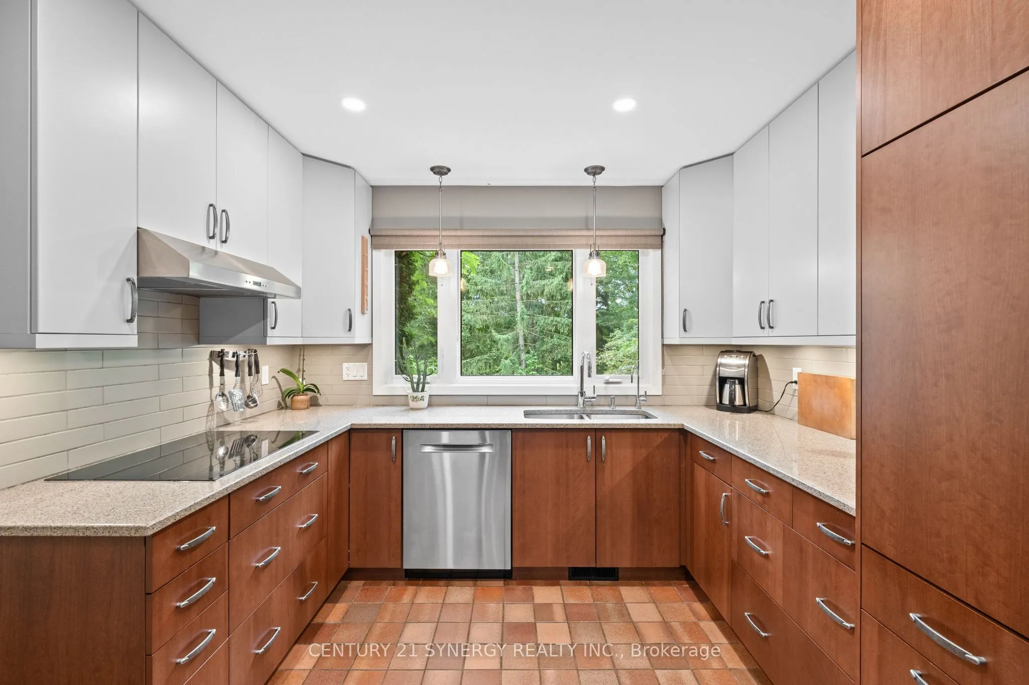 5984 Third Line Road N