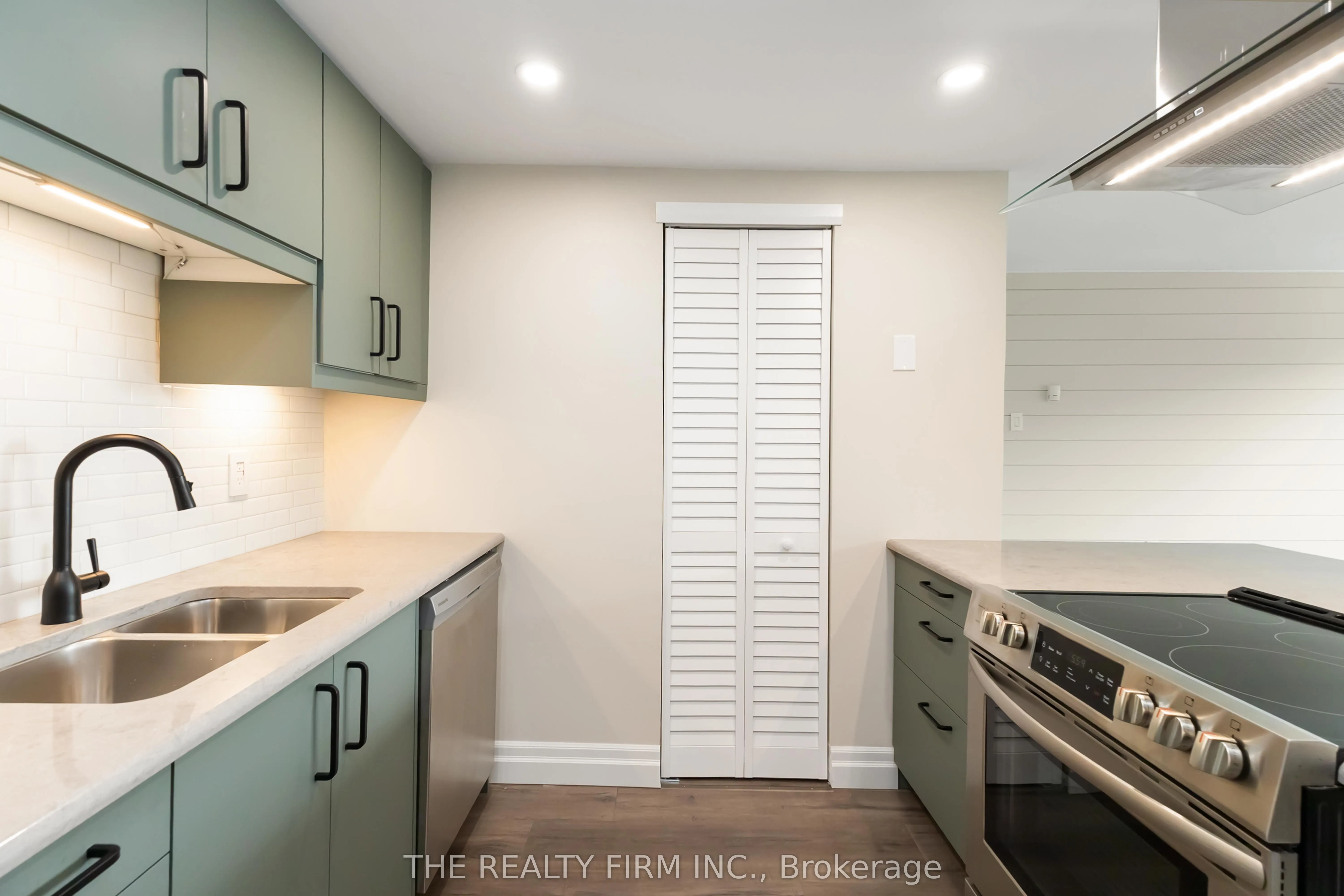 155 Kent Street, #1405
