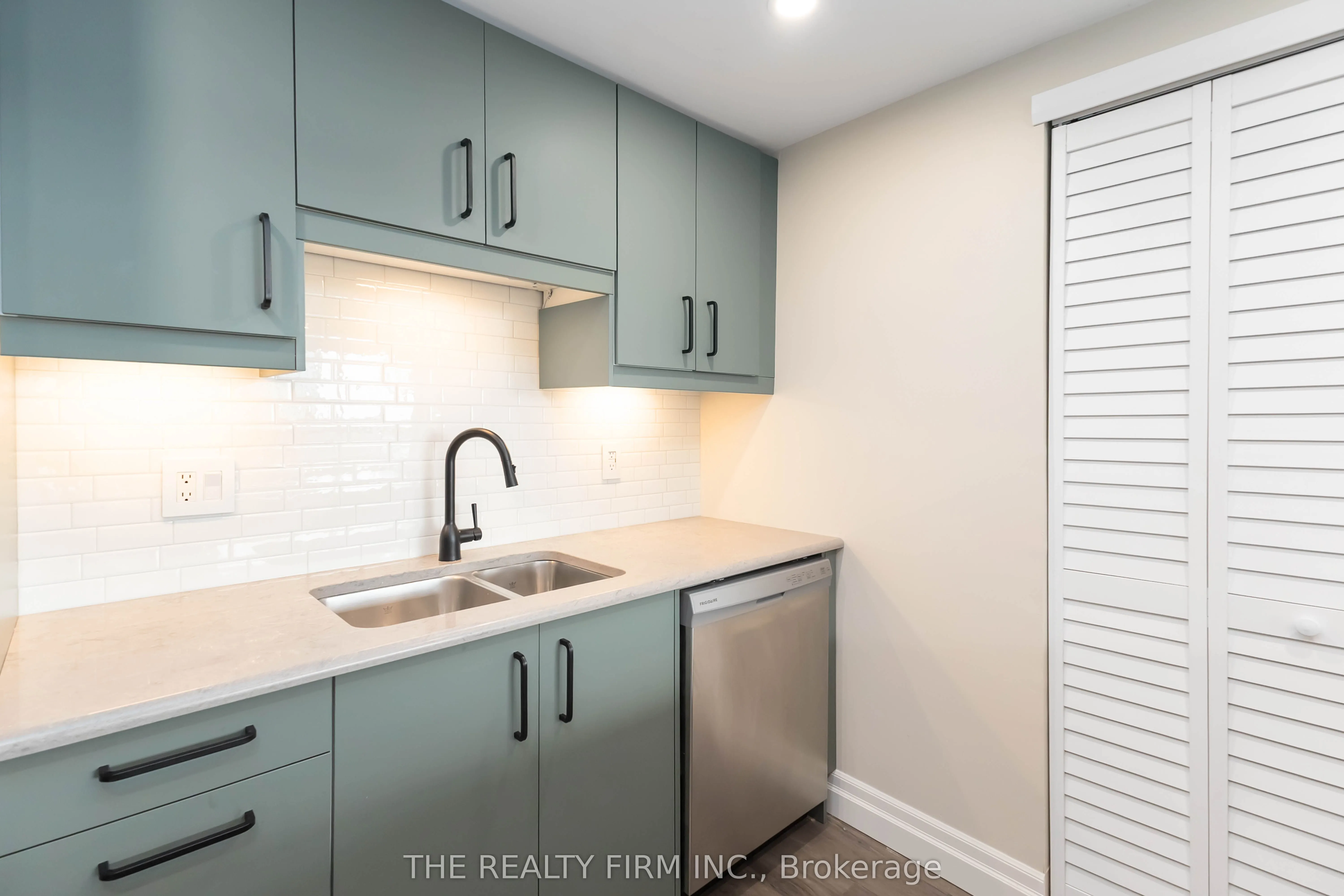 155 Kent Street, #1405