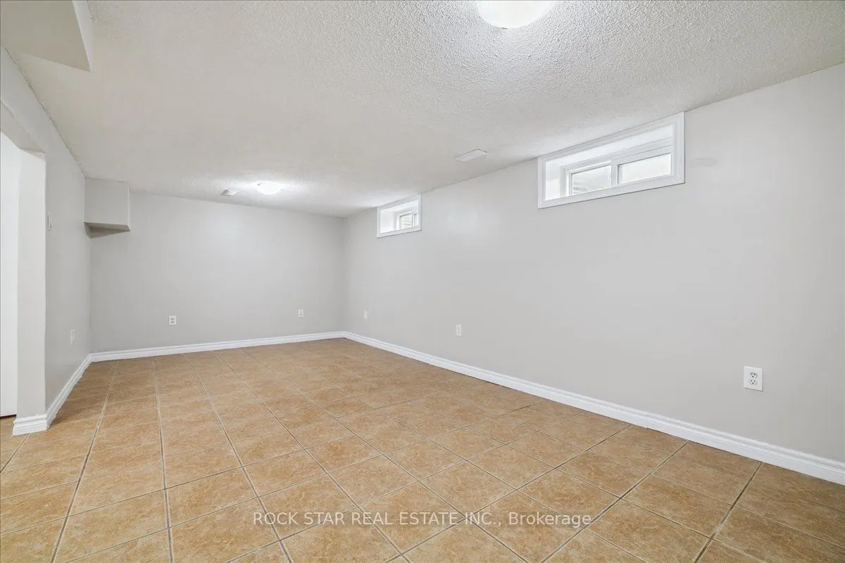 61 Adis Avenue