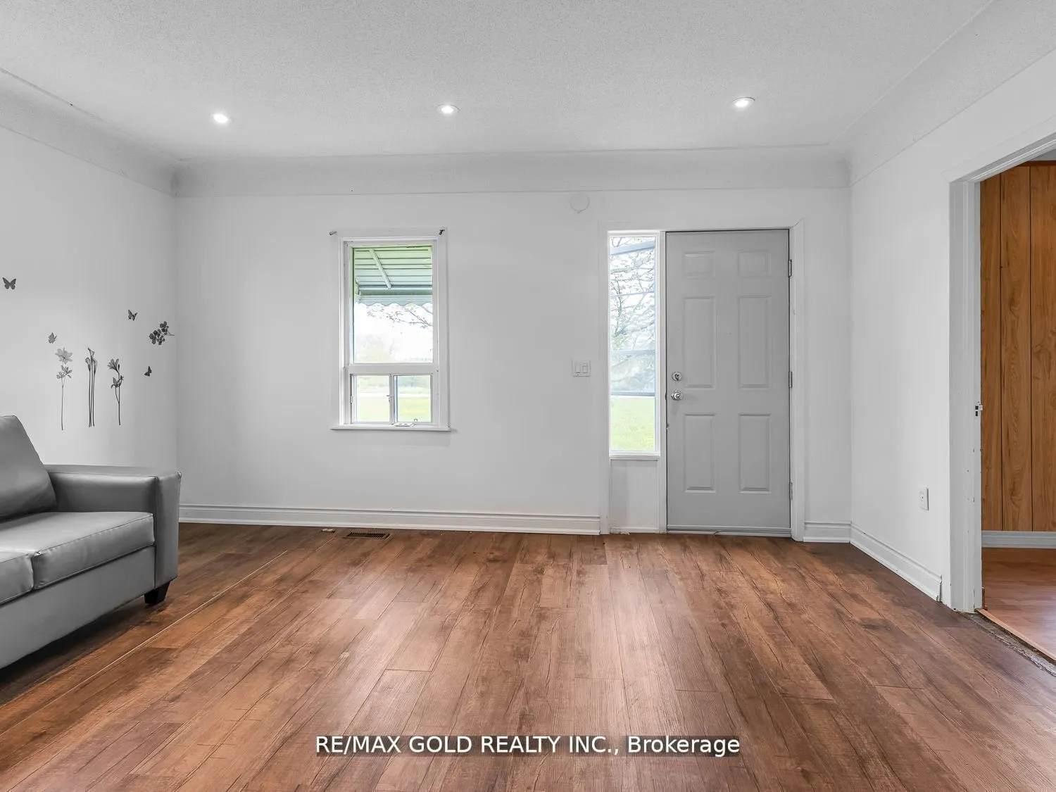 705 Kemp Road W