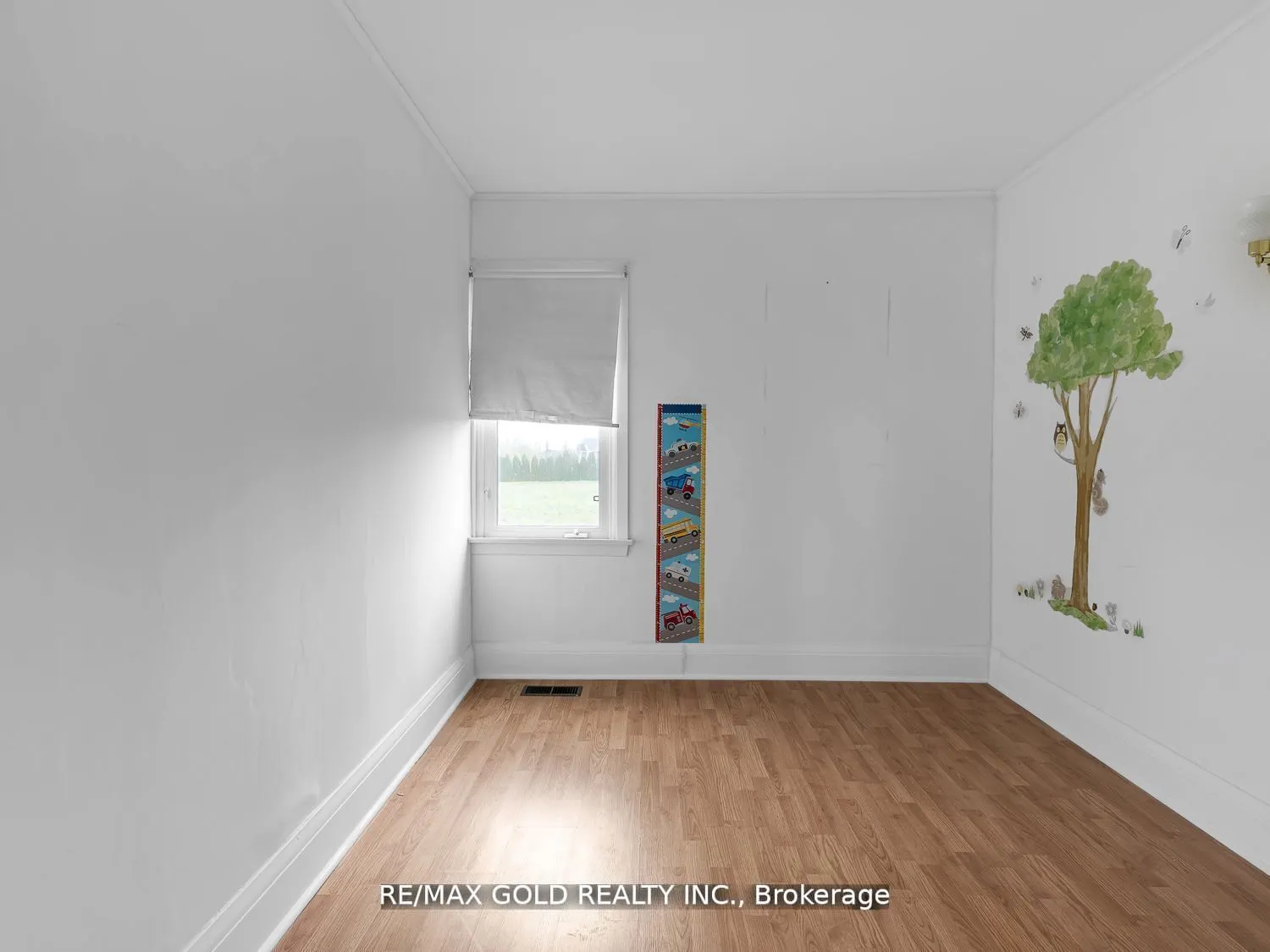705 Kemp Road W