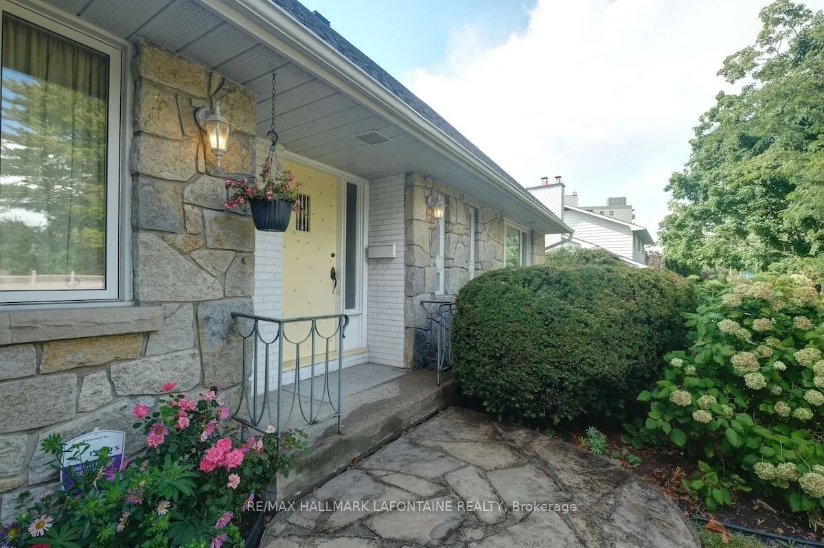 844 Edgeworth Avenue
