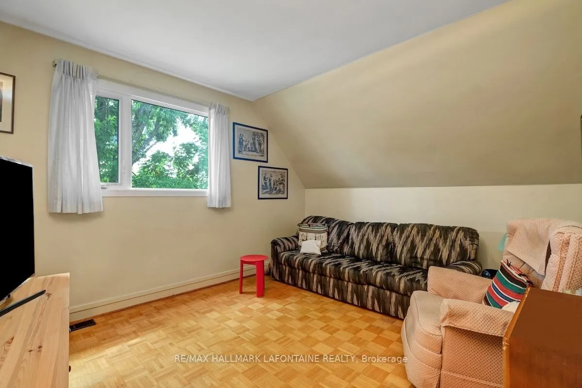 844 Edgeworth Avenue