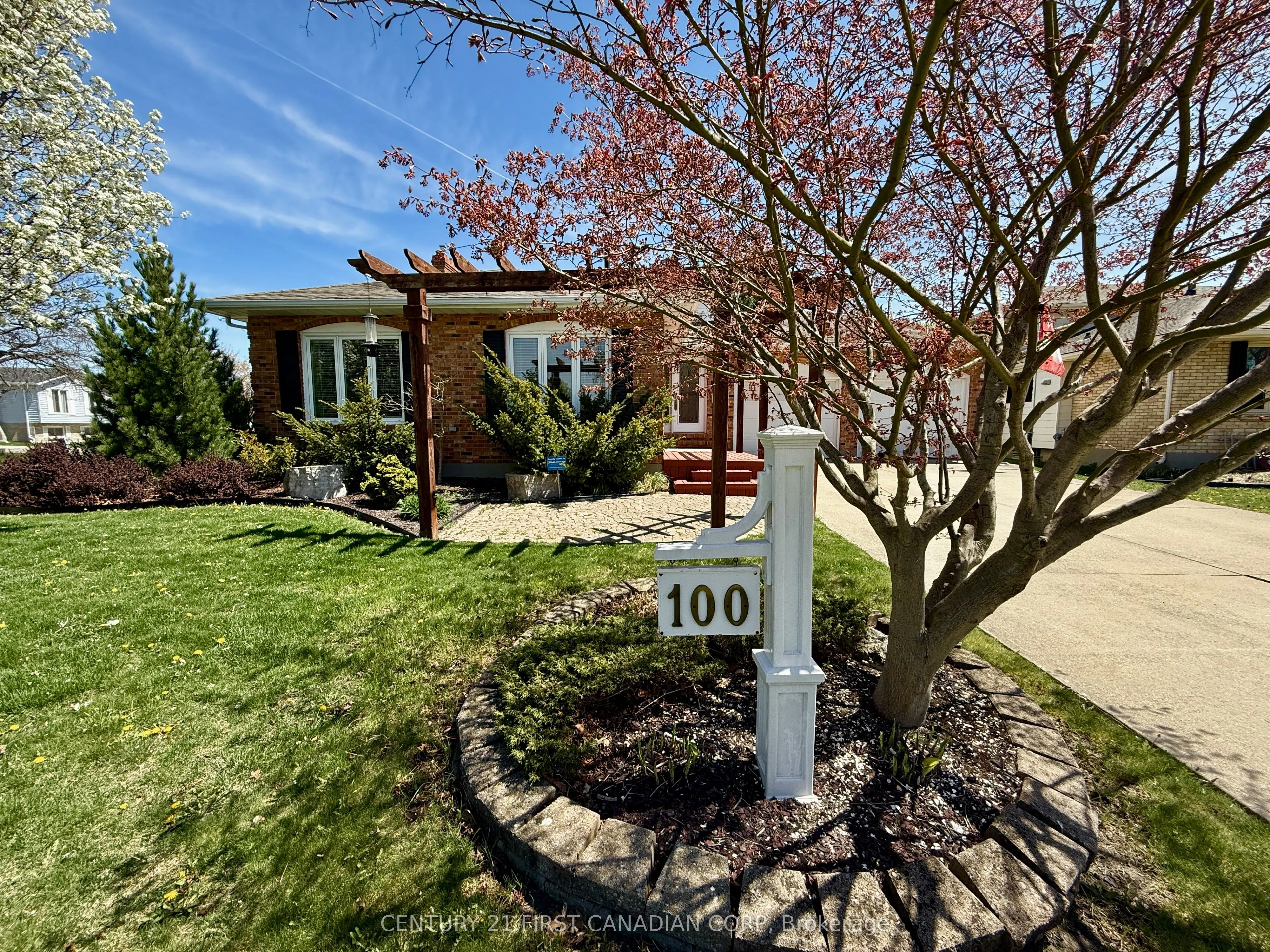 100 Hastings Crescent