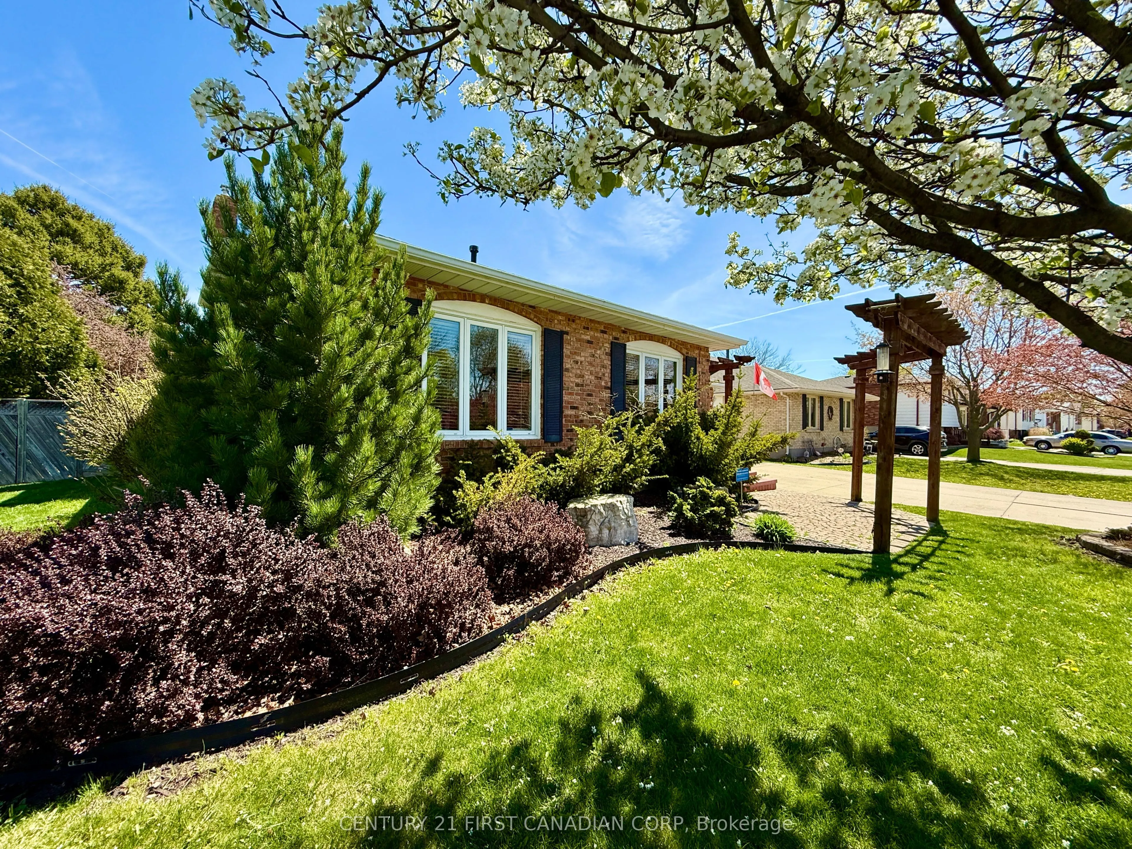 100 Hastings Crescent