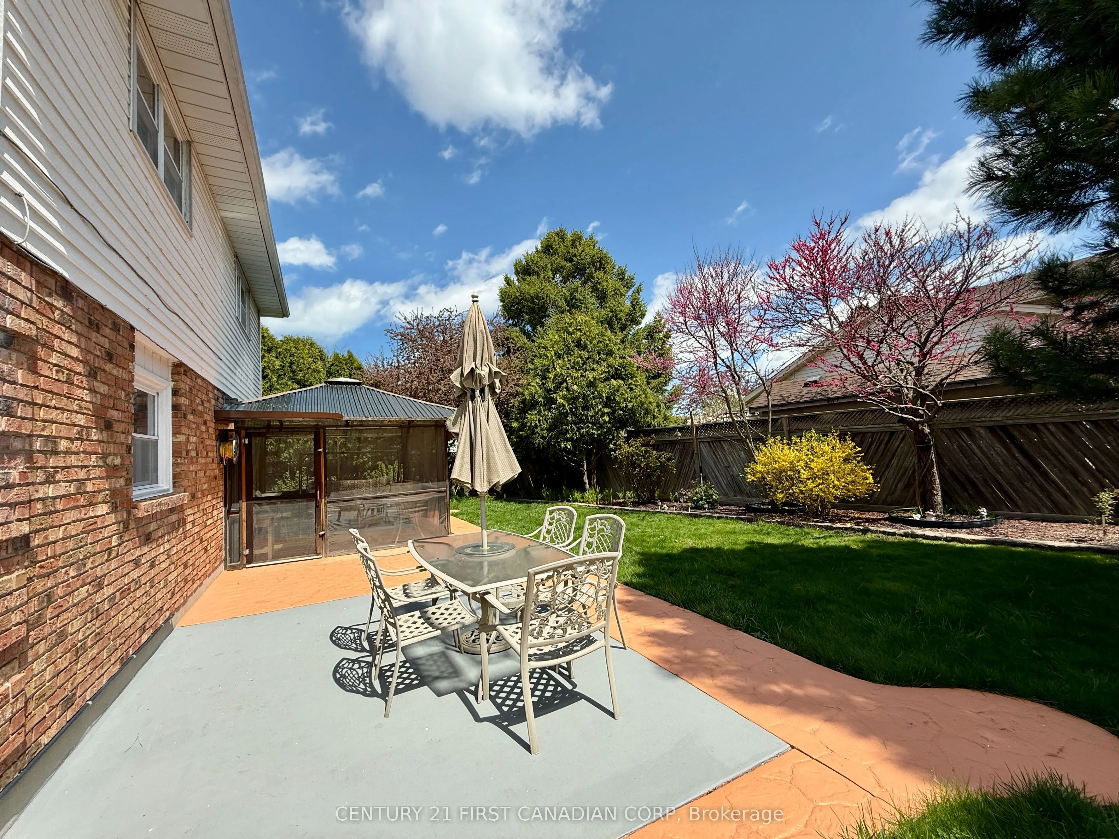 100 Hastings Crescent