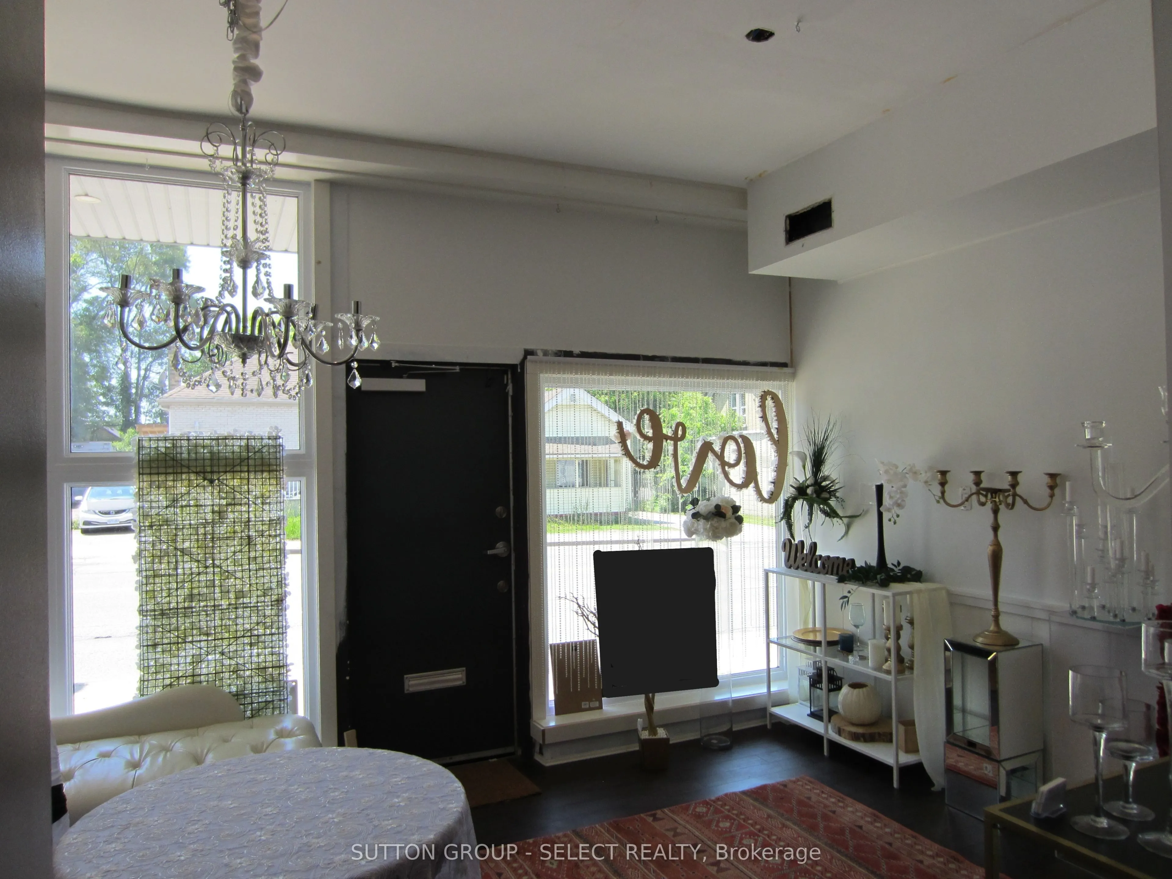 32 Adelaide Street S
